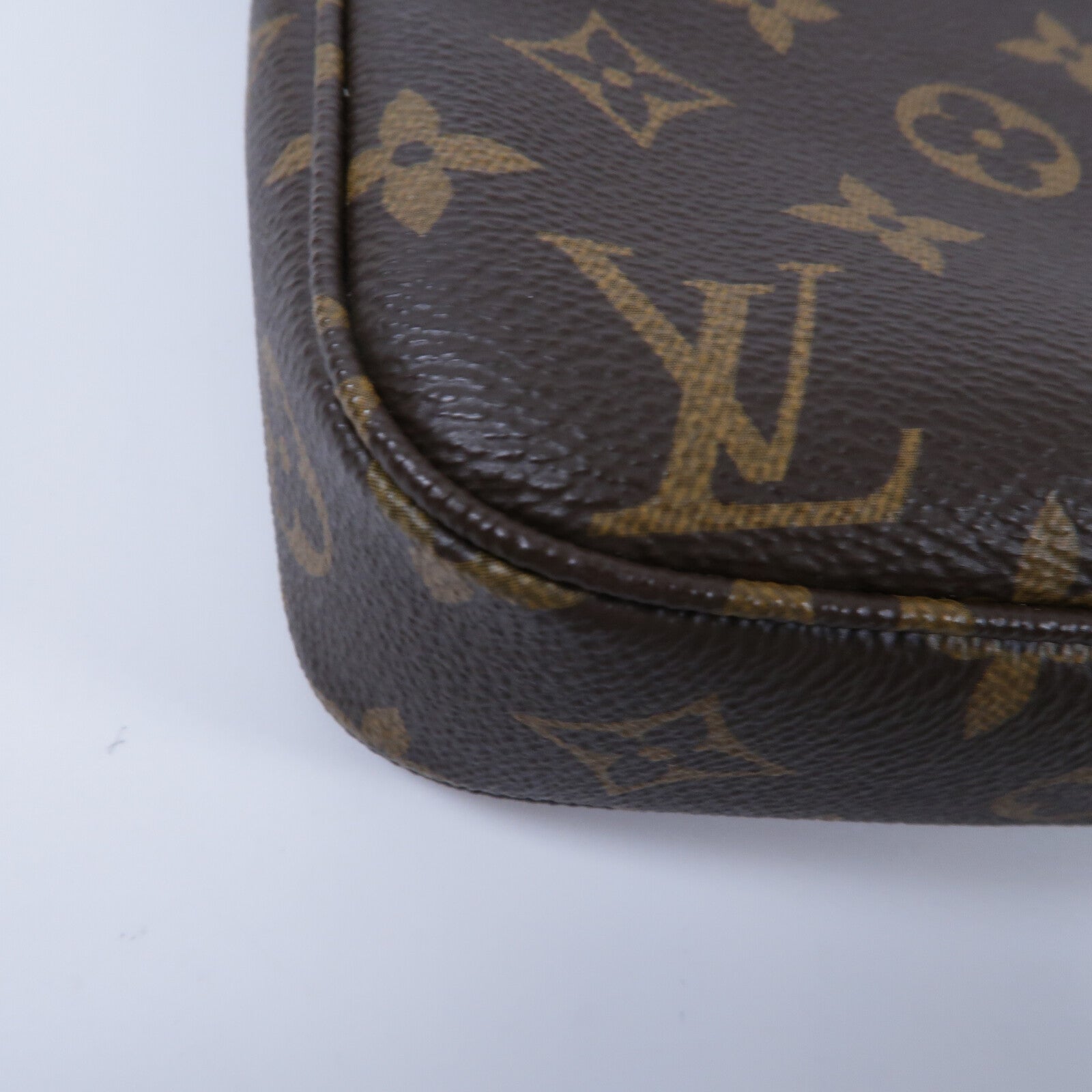 LOUIS VUITTON Monogram LV x TM Pochette Accessoires鏈帶手挽袋