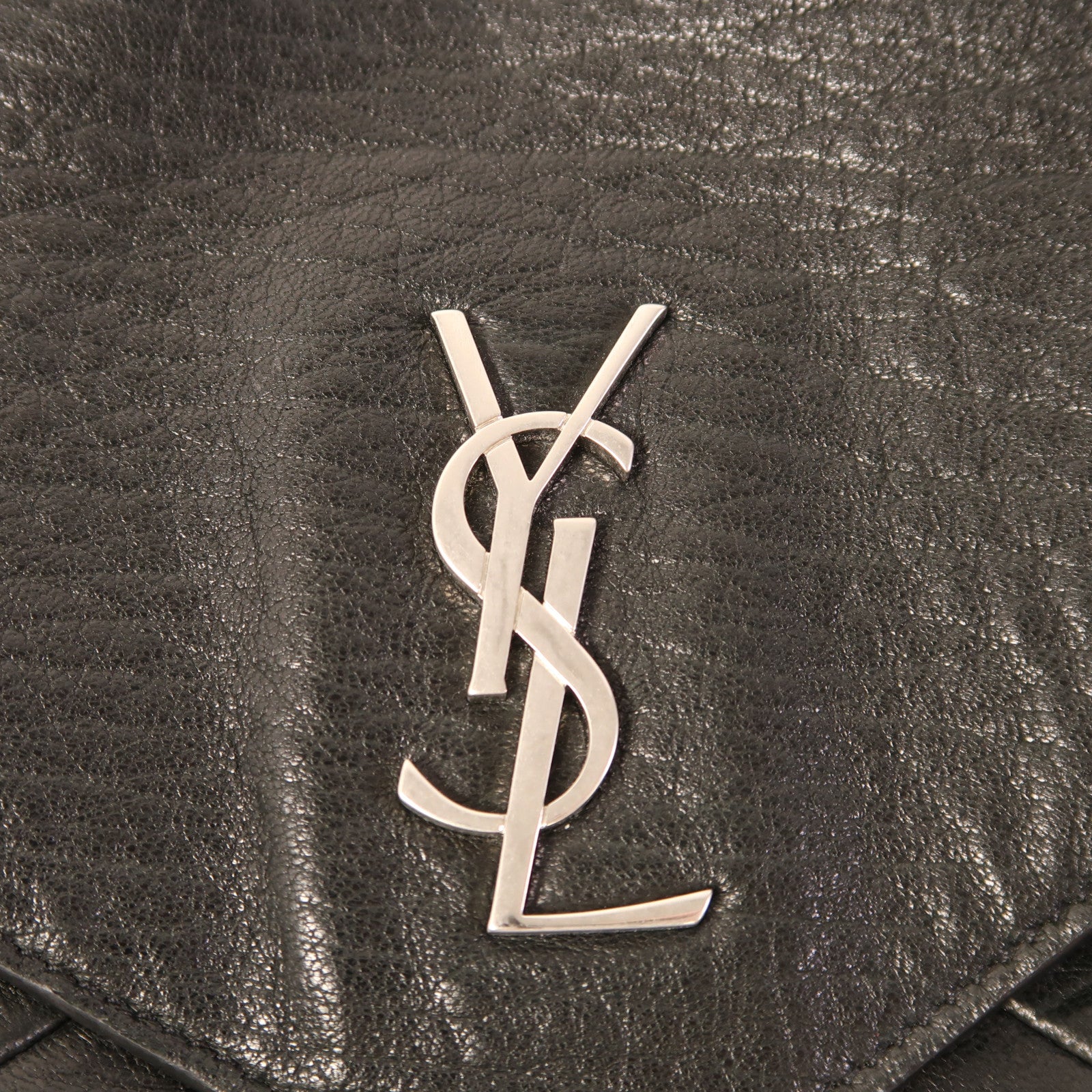YVES SAINT LAURENT 牛皮皮革Sac De Jeur銀扣肩背袋