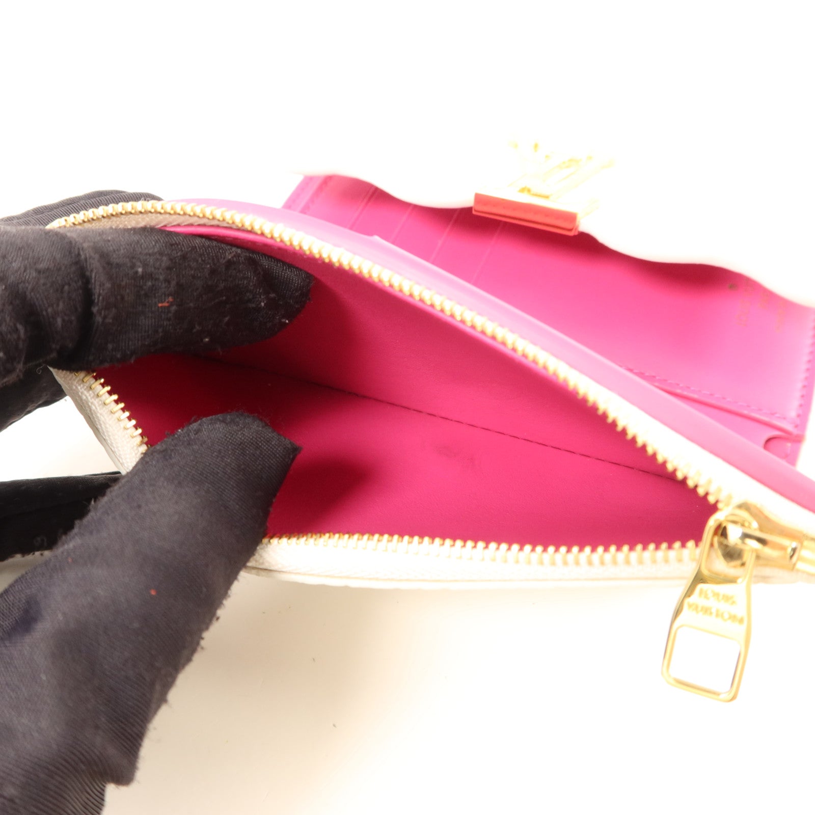 LOUIS VUITTON Taurillon Portefeuille Capucines Compact金扣錢包