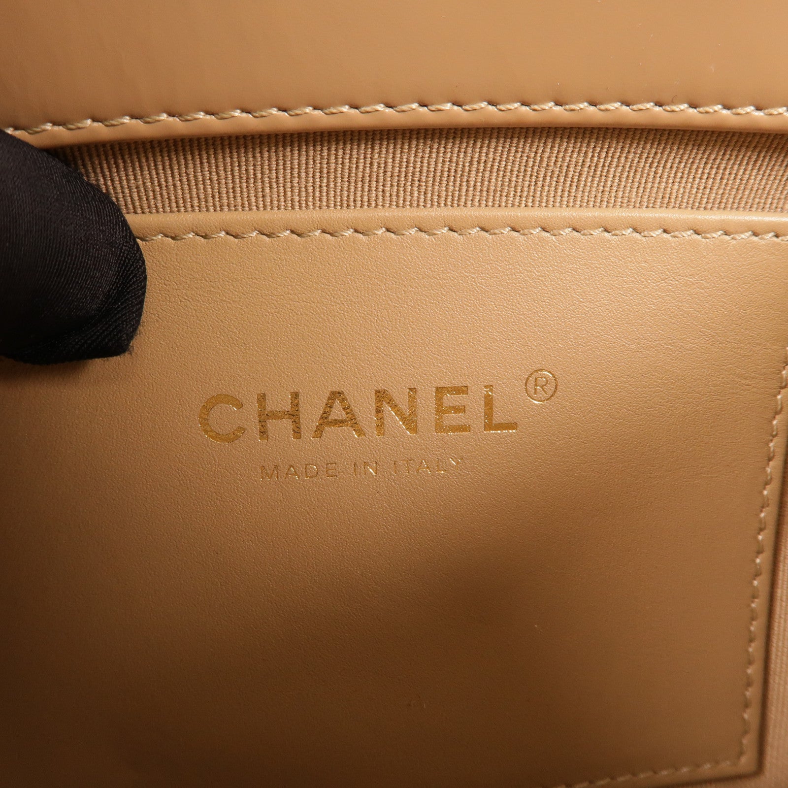 CHANEL 漆皮皮革Mini Messenger Bag肩背袋
