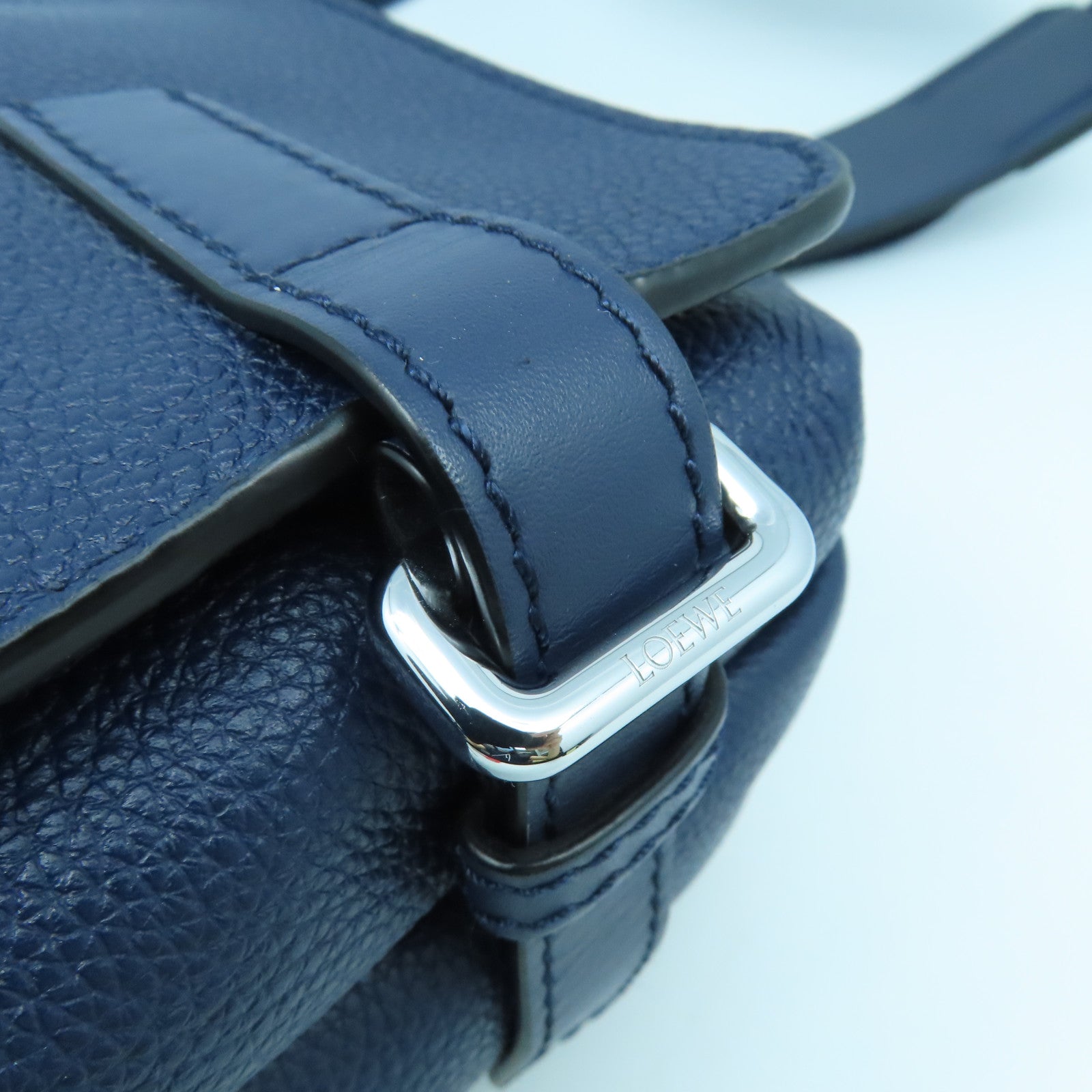 LOEWE 【清倉大減價】牛皮皮革Shoulder Bag銀扣肩背袋藍色