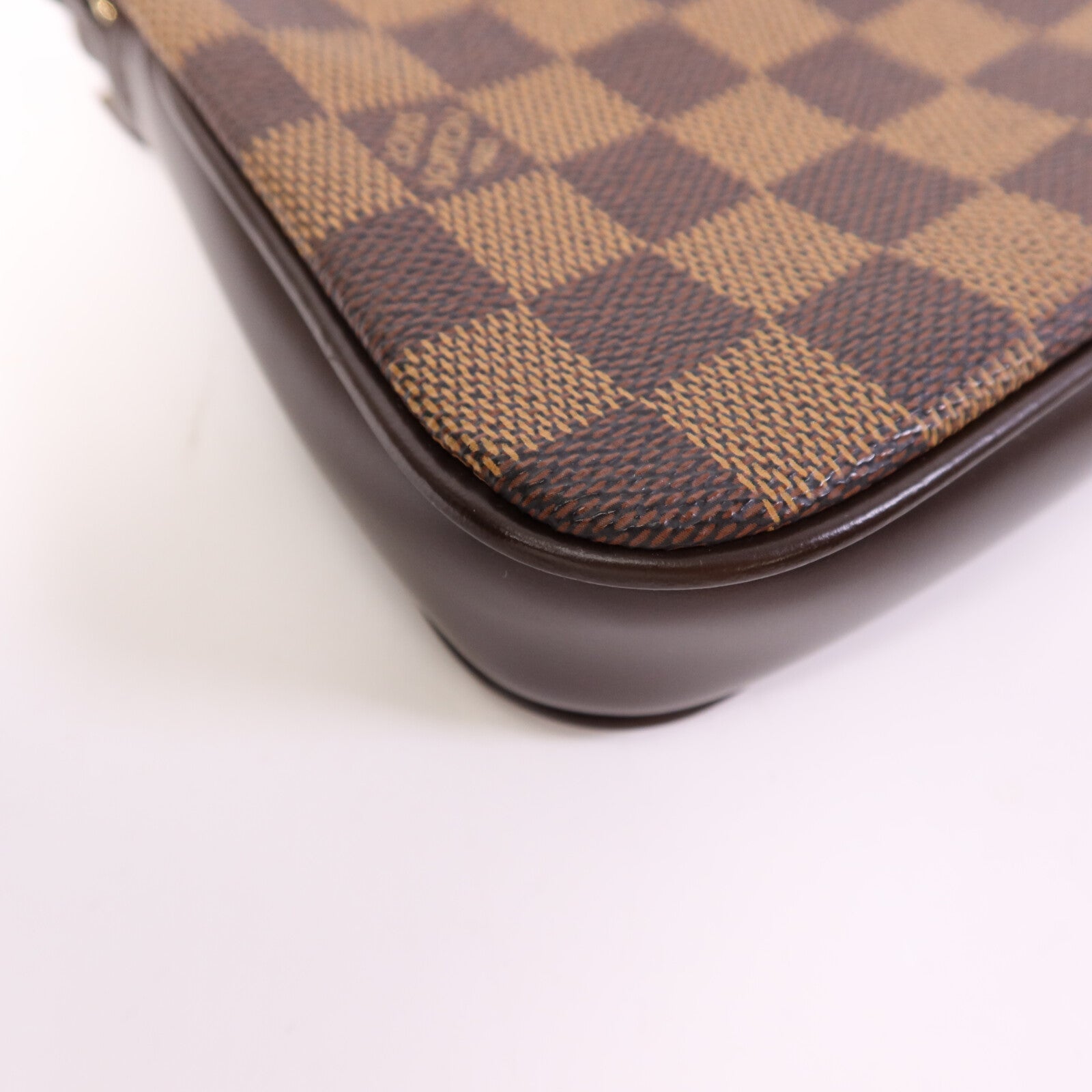 LOUIS VUITTON Damier Pochette Accessories金扣肩背袋