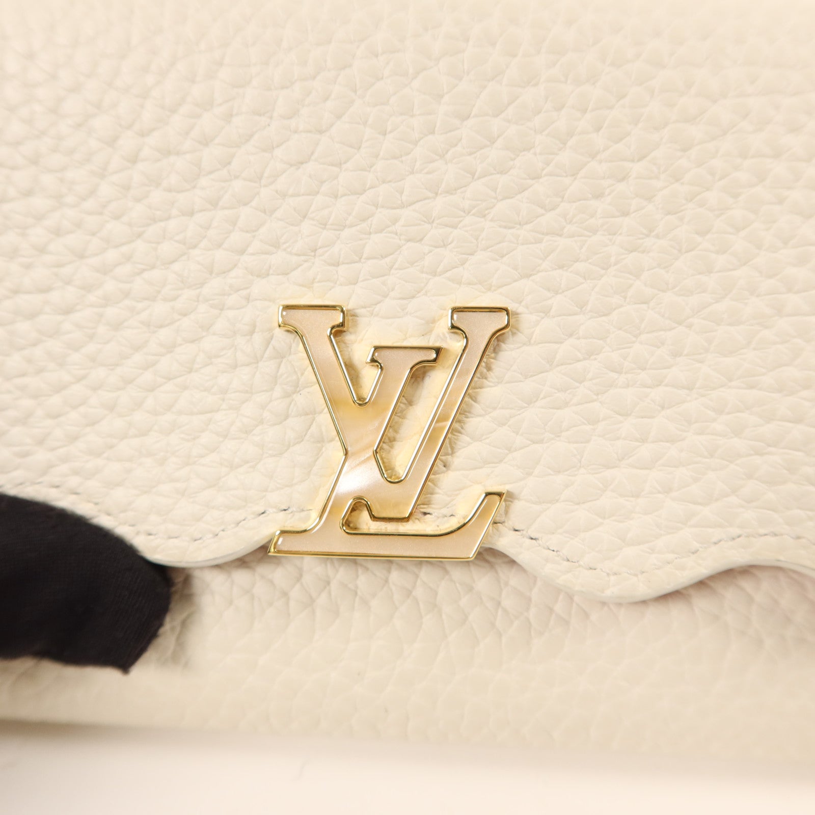 LOUIS VUITTON Taurillon Portefeuille Capucines Compact金扣錢包