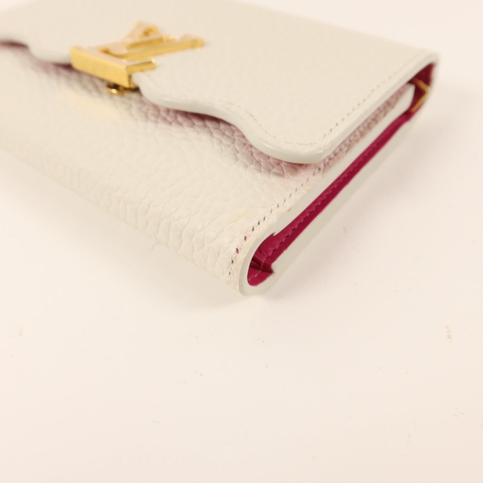 LOUIS VUITTON Taurillon Portefeuille Capucines Compact金扣錢包