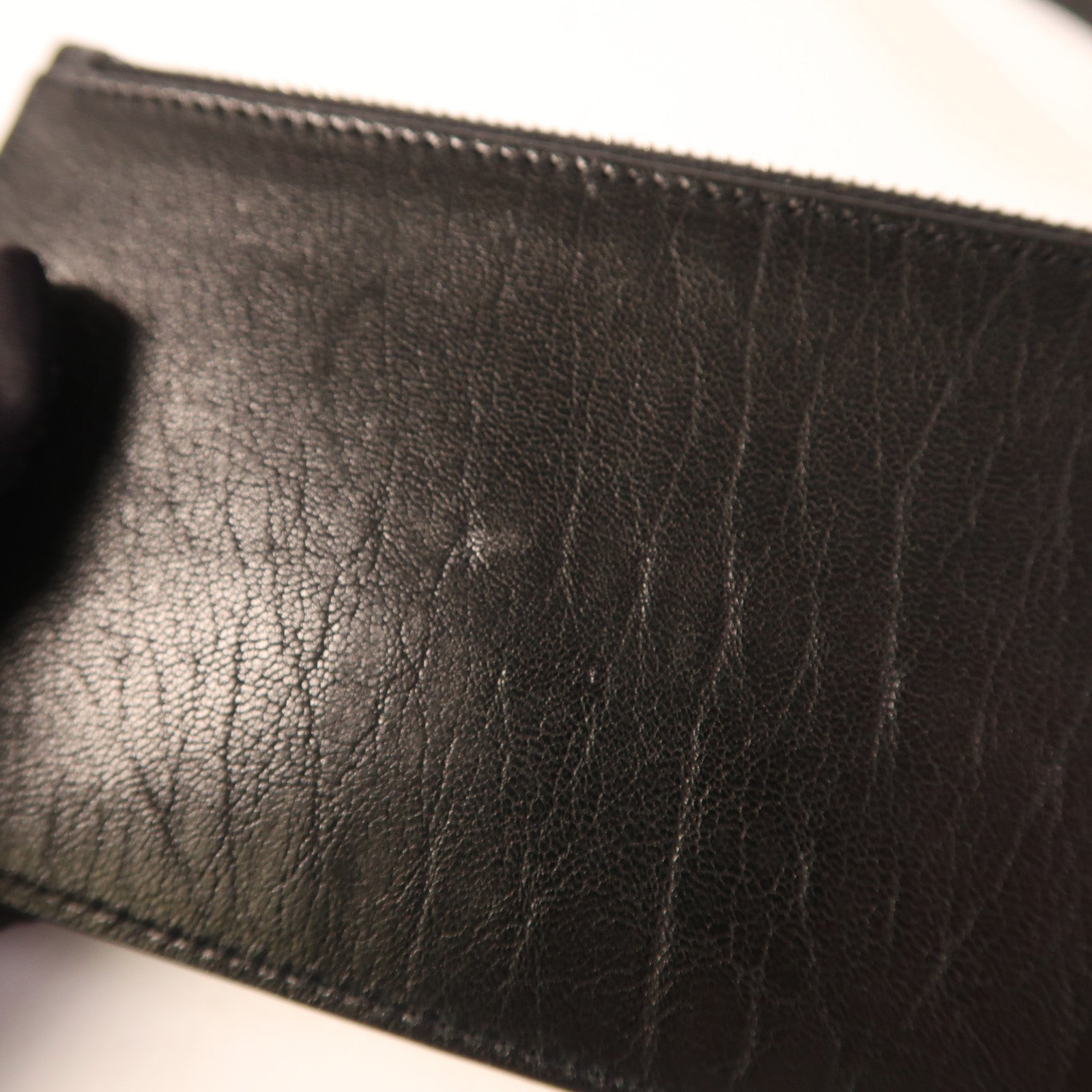 YVES SAINT LAURENT 牛皮皮革Sac De Jeur銀扣肩背袋