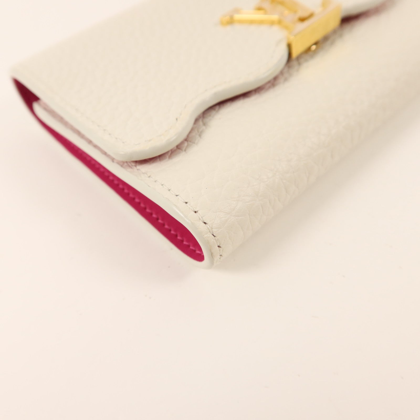 LOUIS VUITTON Taurillon Portefeuille Capucines Compact金扣錢包