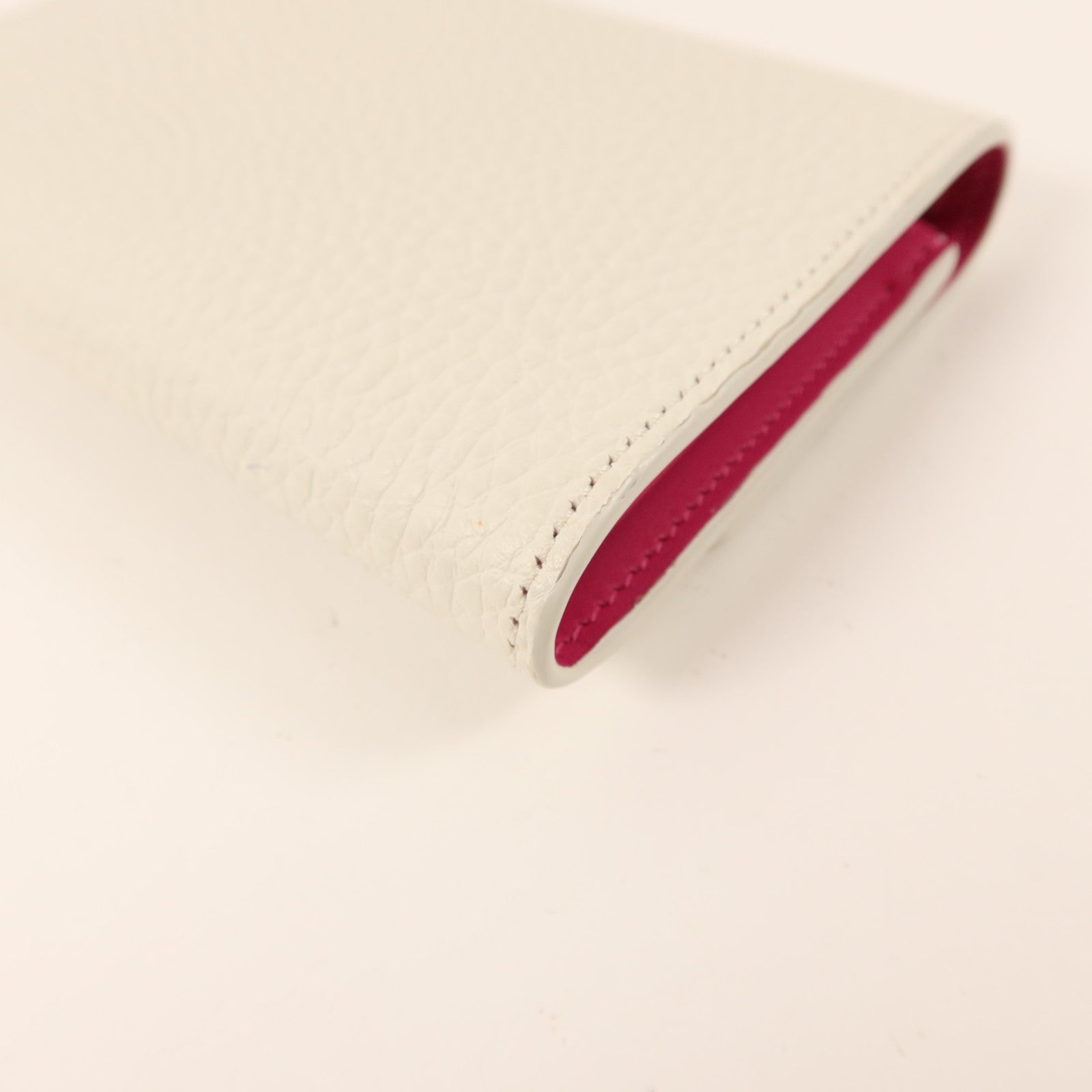 LOUIS VUITTON Taurillon Portefeuille Capucines Compact金扣錢包