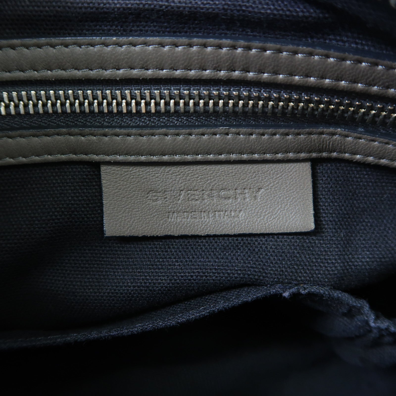 GIVENCHY 牛皮皮革2 Way Shoulder Bag銀扣手挽肩背兩用袋