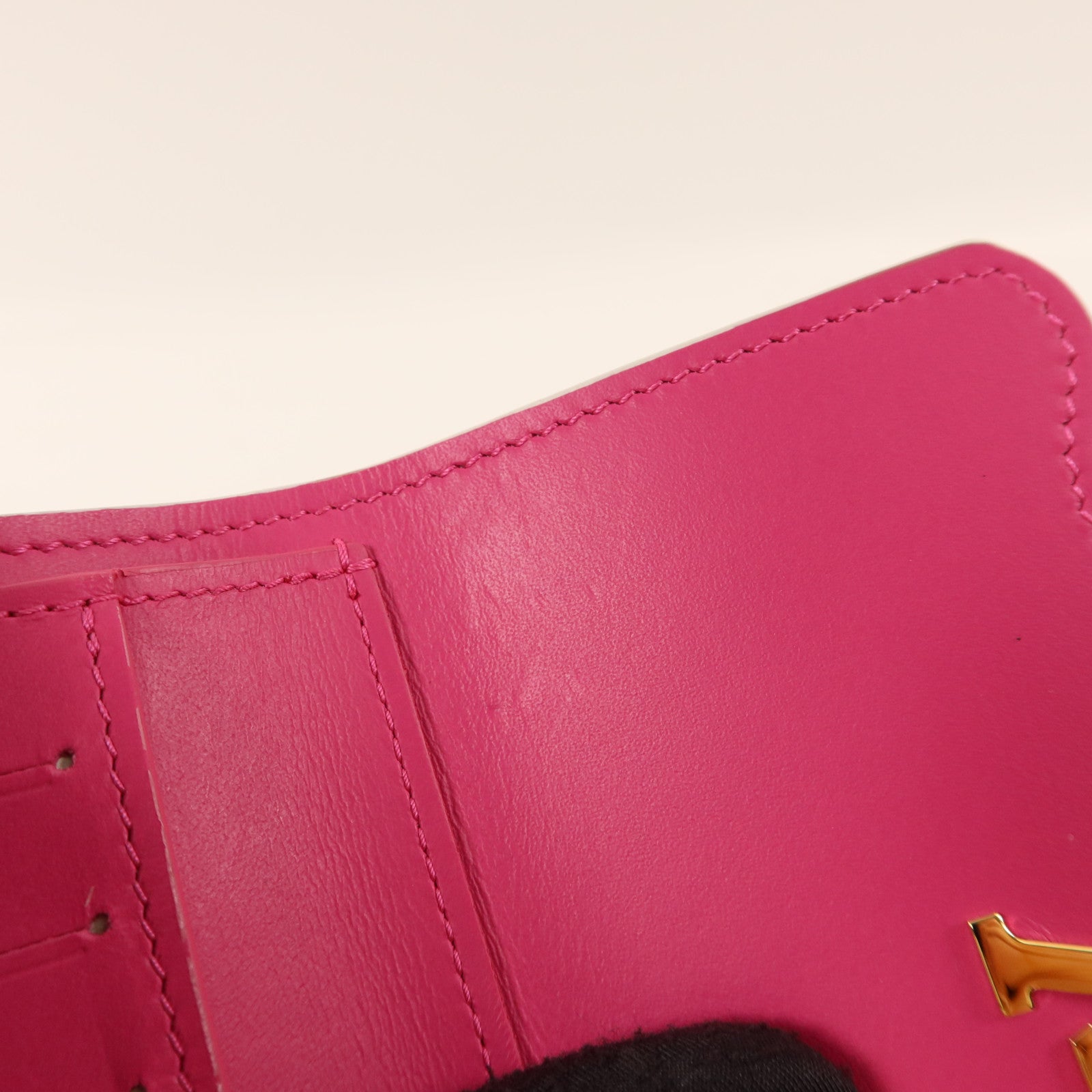 LOUIS VUITTON Taurillon Portefeuille Capucines Compact金扣錢包