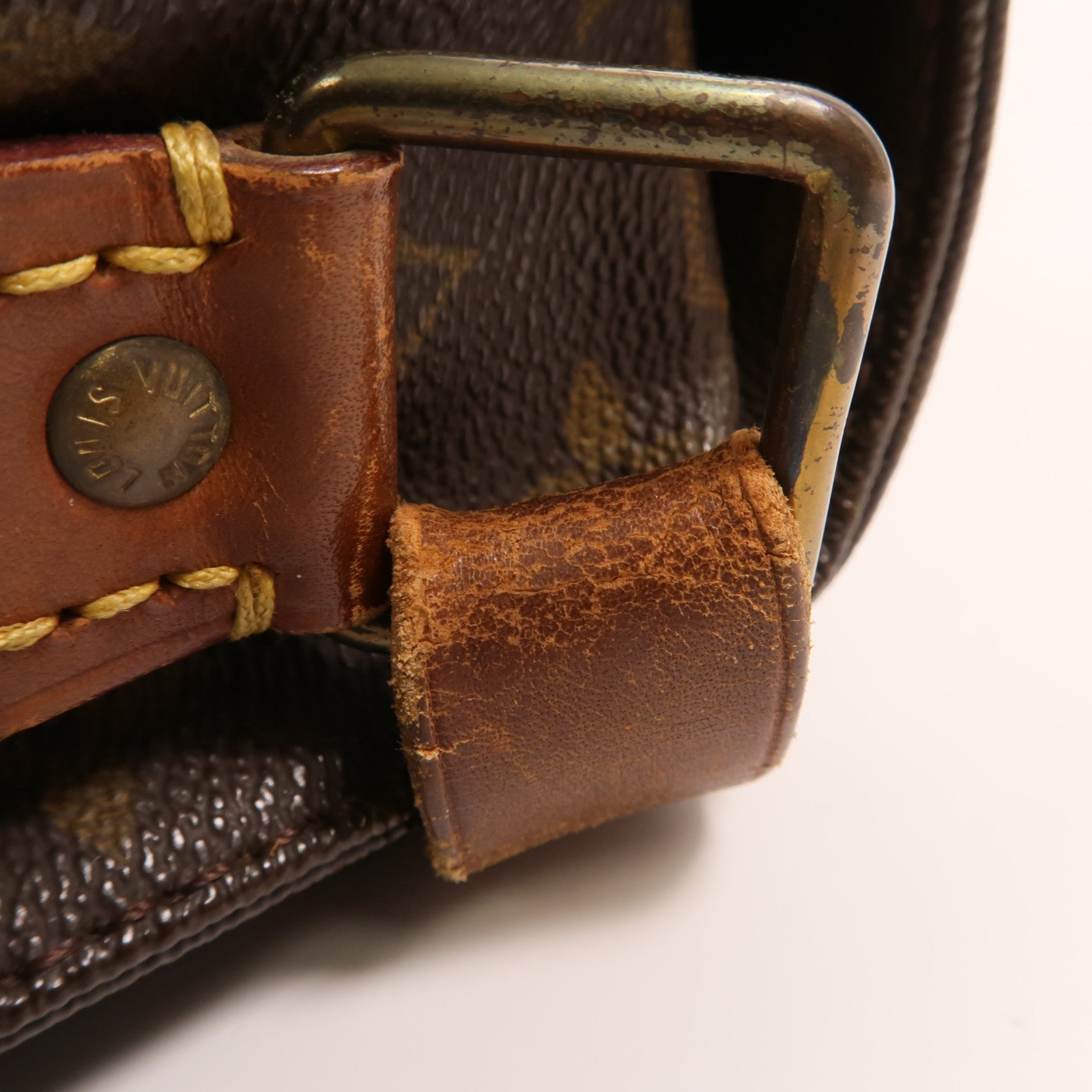 LOUIS VUITTON 【激減優惠】Monogram Cartouchiere GM金扣肩背袋