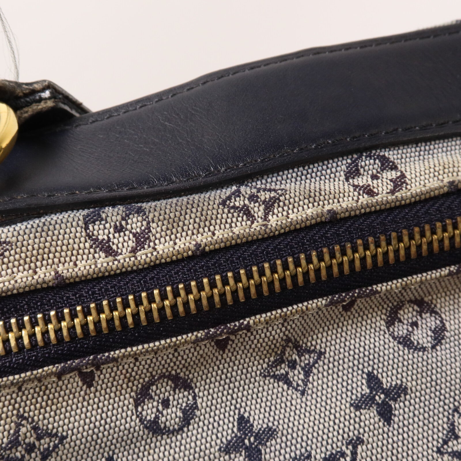 LOUIS VUITTON Monogram Mini LinSac Maman肩背袋