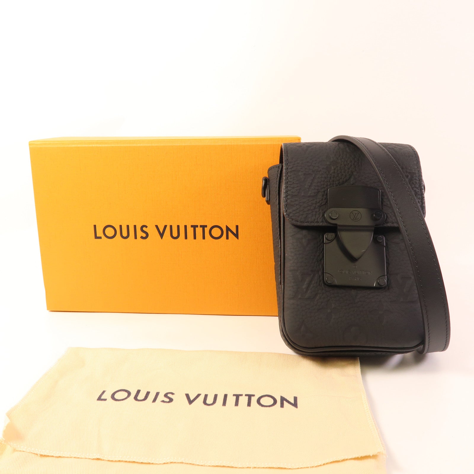 LOUIS VUITTON Monogram Taurillon S-Lock Vertical Wearable肩背袋