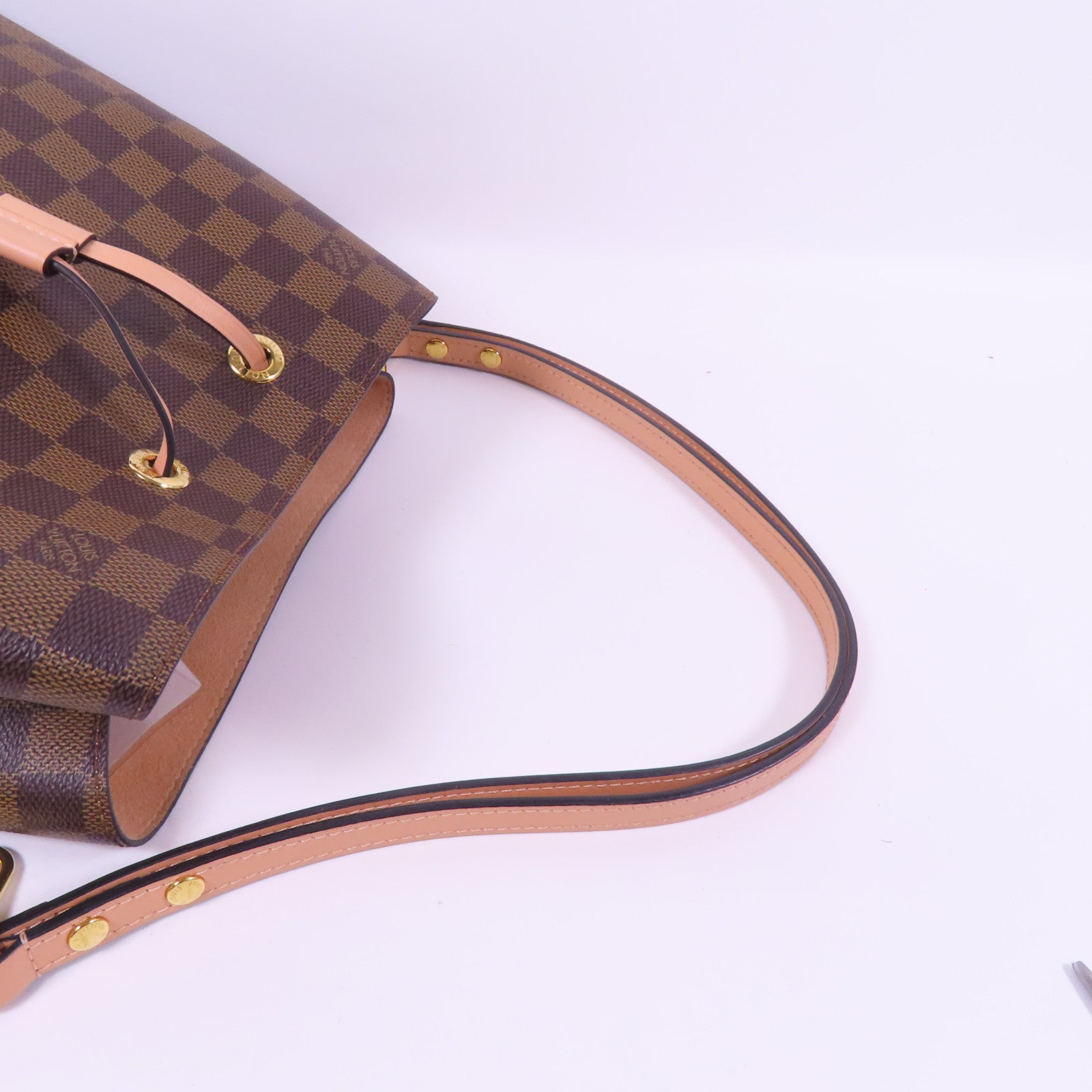LOUIS VUITTON Damier NeoNoe金扣肩背袋