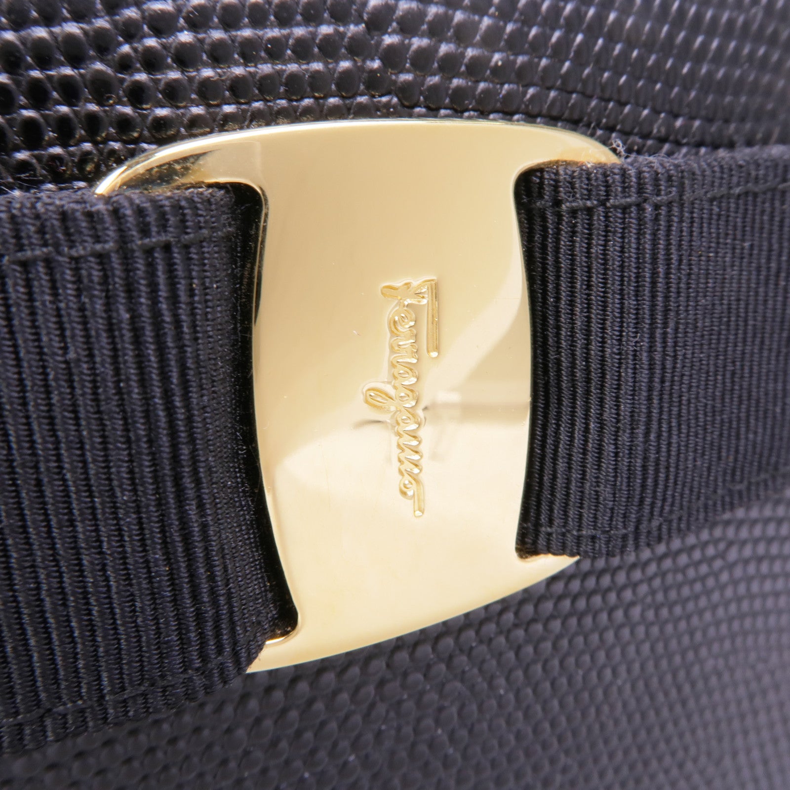 Salvatore Ferragamo 牛皮皮革Chain Shoulder Bag金扣鏈帶肩背袋