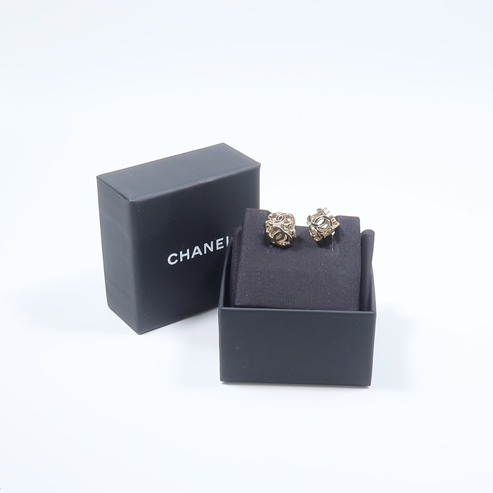 CHANEL 金屬CC Logo Cube耳環