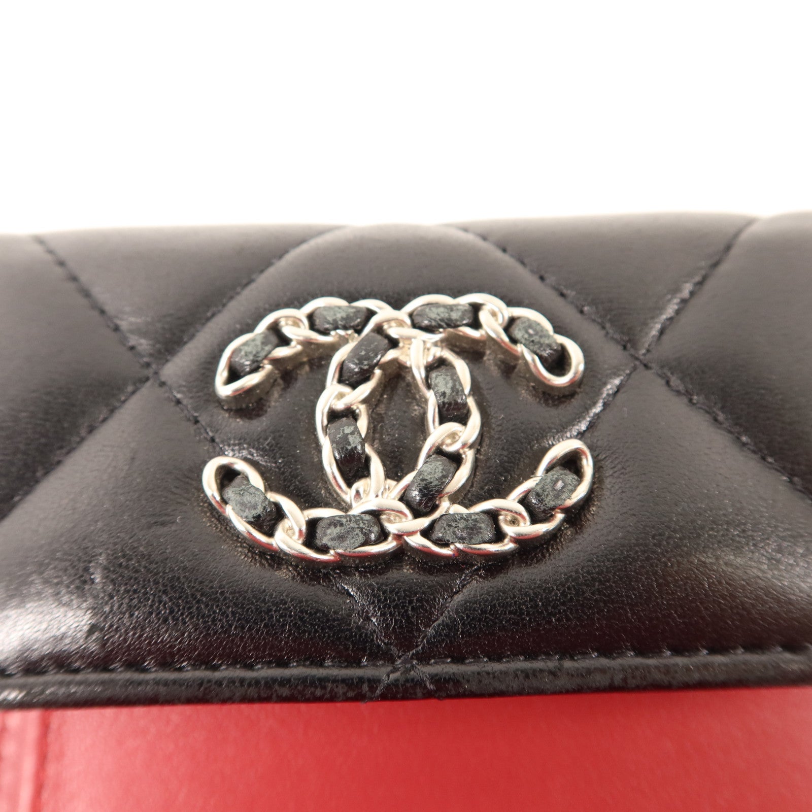CHANEL 羊皮皮革C19 Trifold Wallet金扣錢包