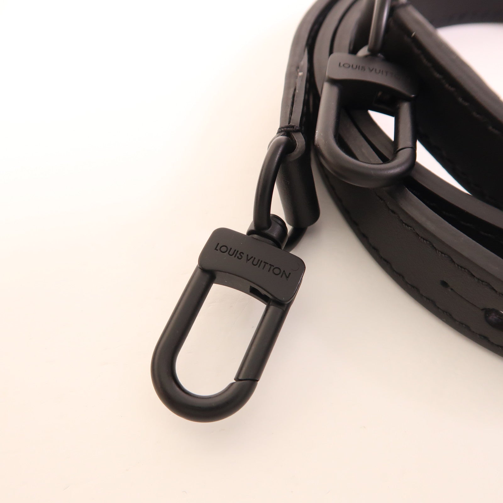 LOUIS VUITTON Monogram Taurillon S-Lock Vertical Wearable肩背袋