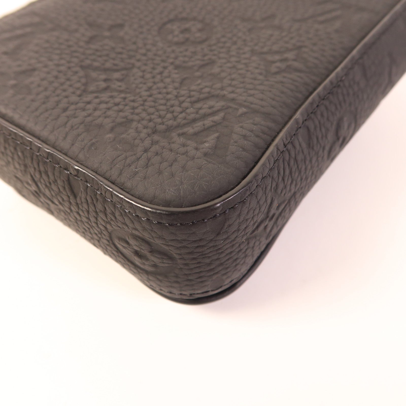 LOUIS VUITTON Monogram Taurillon S-Lock Vertical Wearable肩背袋