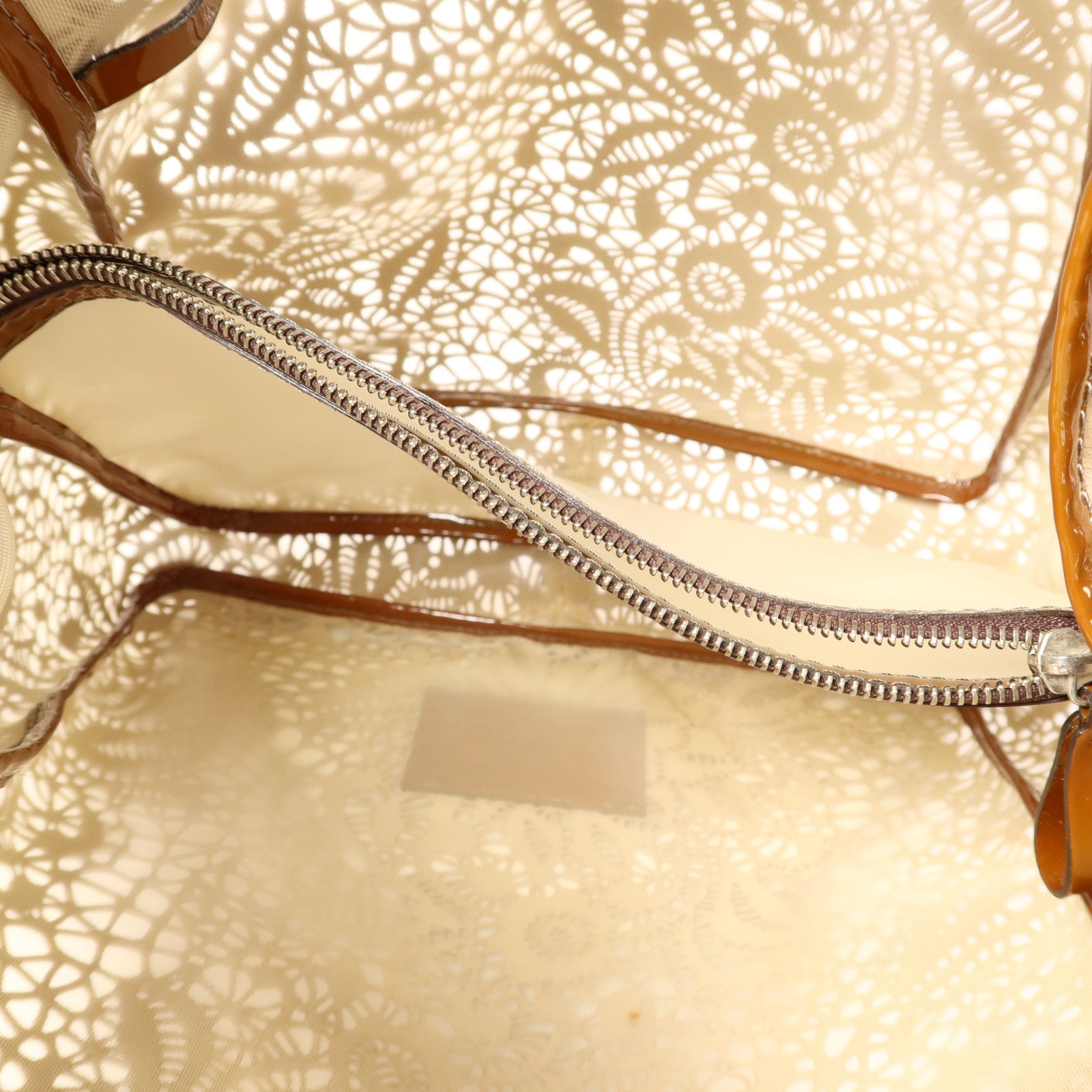 Valentino 牛皮皮革/漆皮皮革Handbag銀扣肩背袋