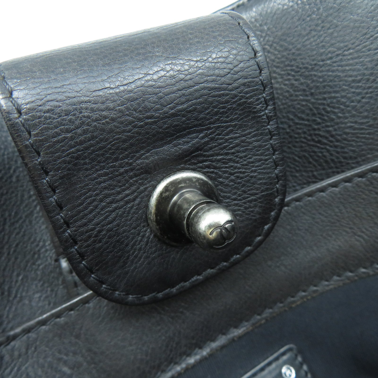 CHANEL 牛皮皮革Boy Chain Shoulder Bag銀扣鏈帶肩背袋黑色