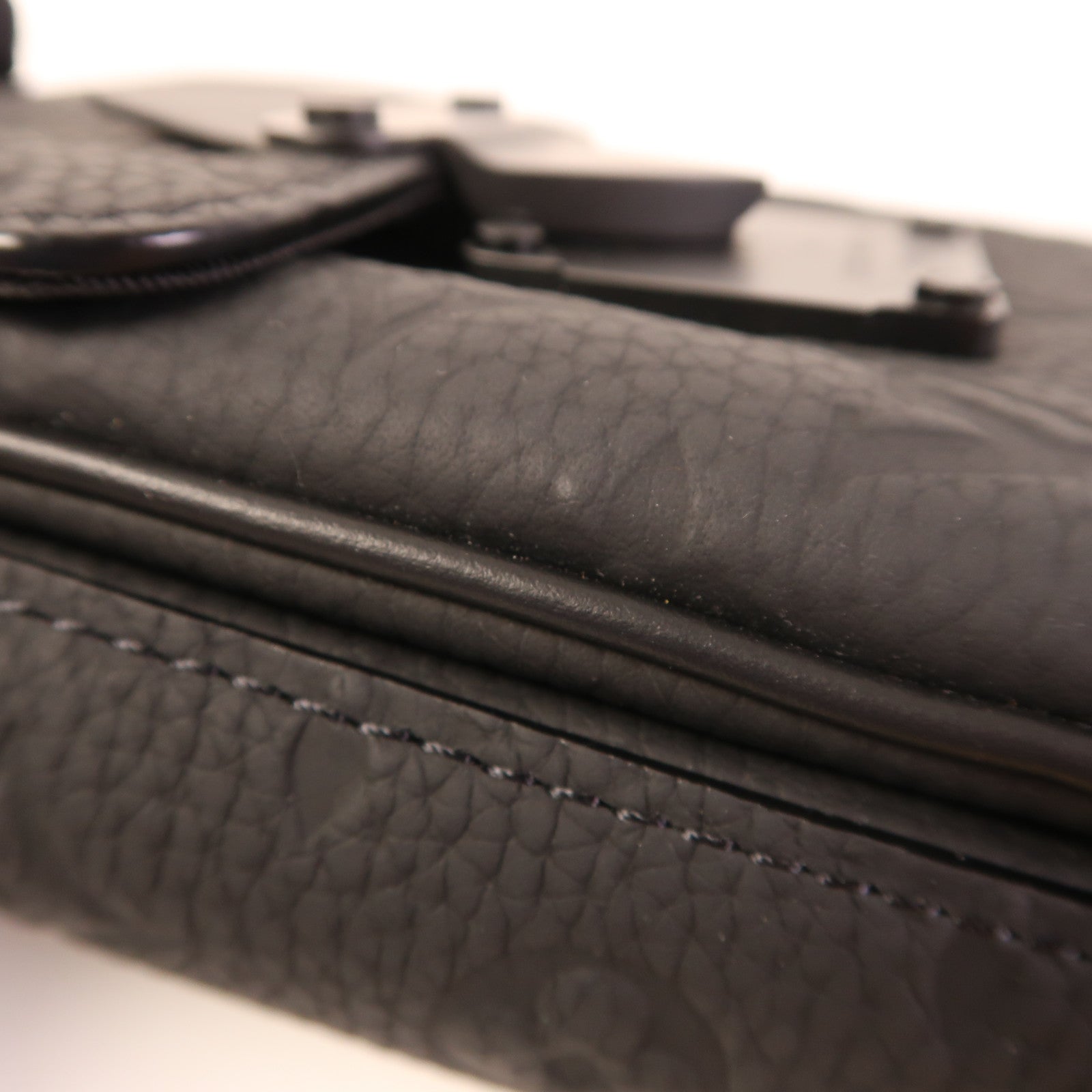 LOUIS VUITTON Monogram Taurillon S-Lock Vertical Wearable肩背袋