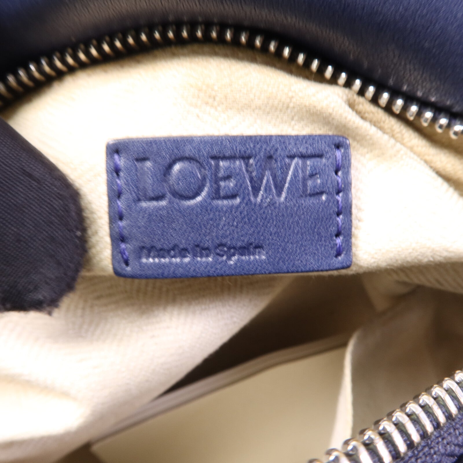 LOEWE 牛皮皮革Puzzle銀扣手挽肩背兩用袋