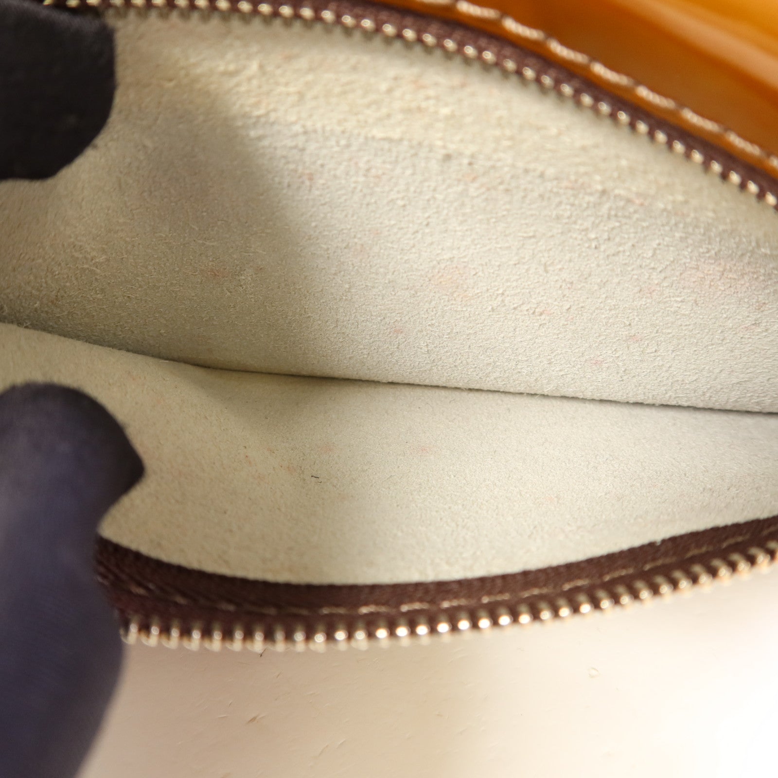 Valentino 牛皮皮革/漆皮皮革Handbag銀扣肩背袋