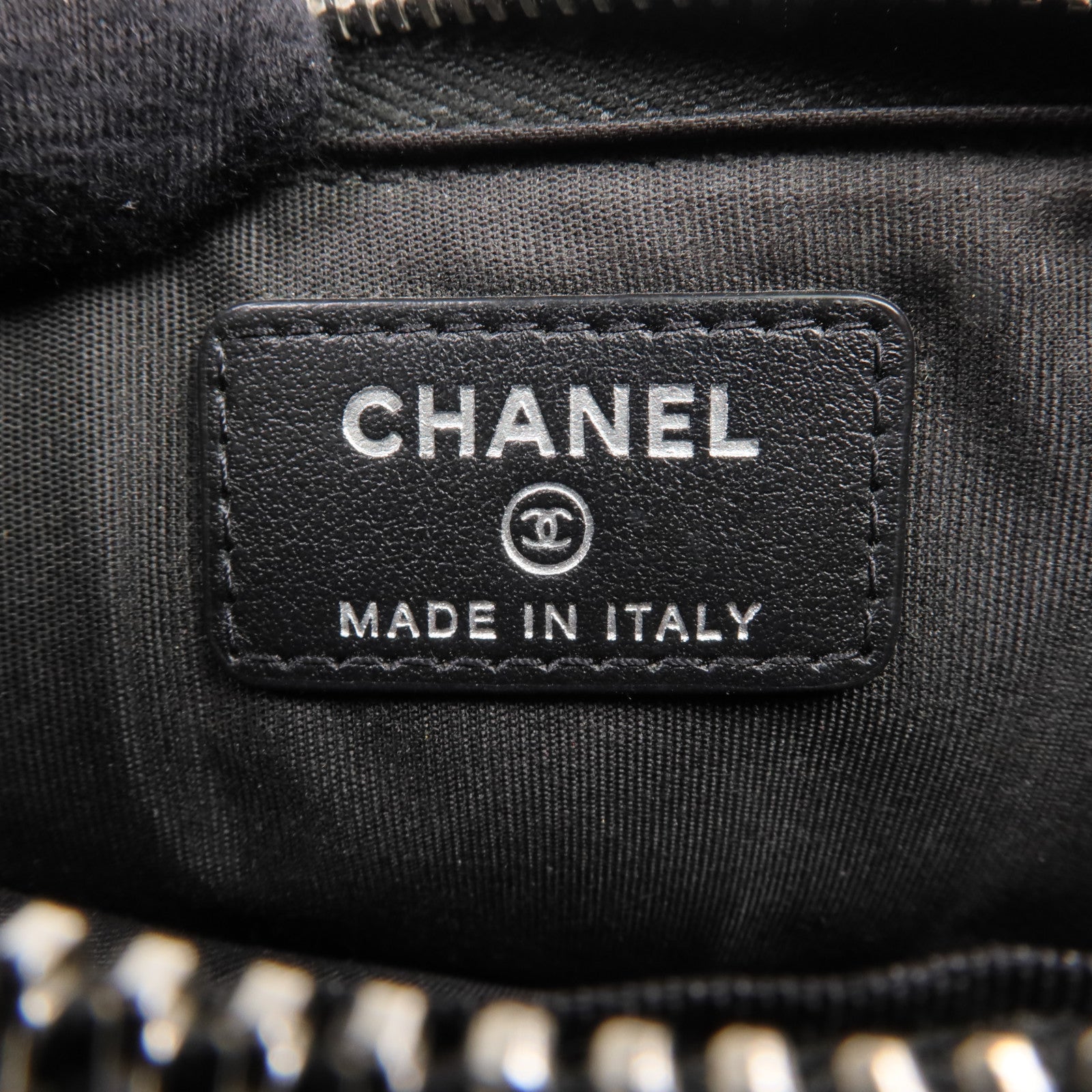 CHANEL 【激減優惠】牛皮皮革Phone Zipper Wallet銀扣長錢包