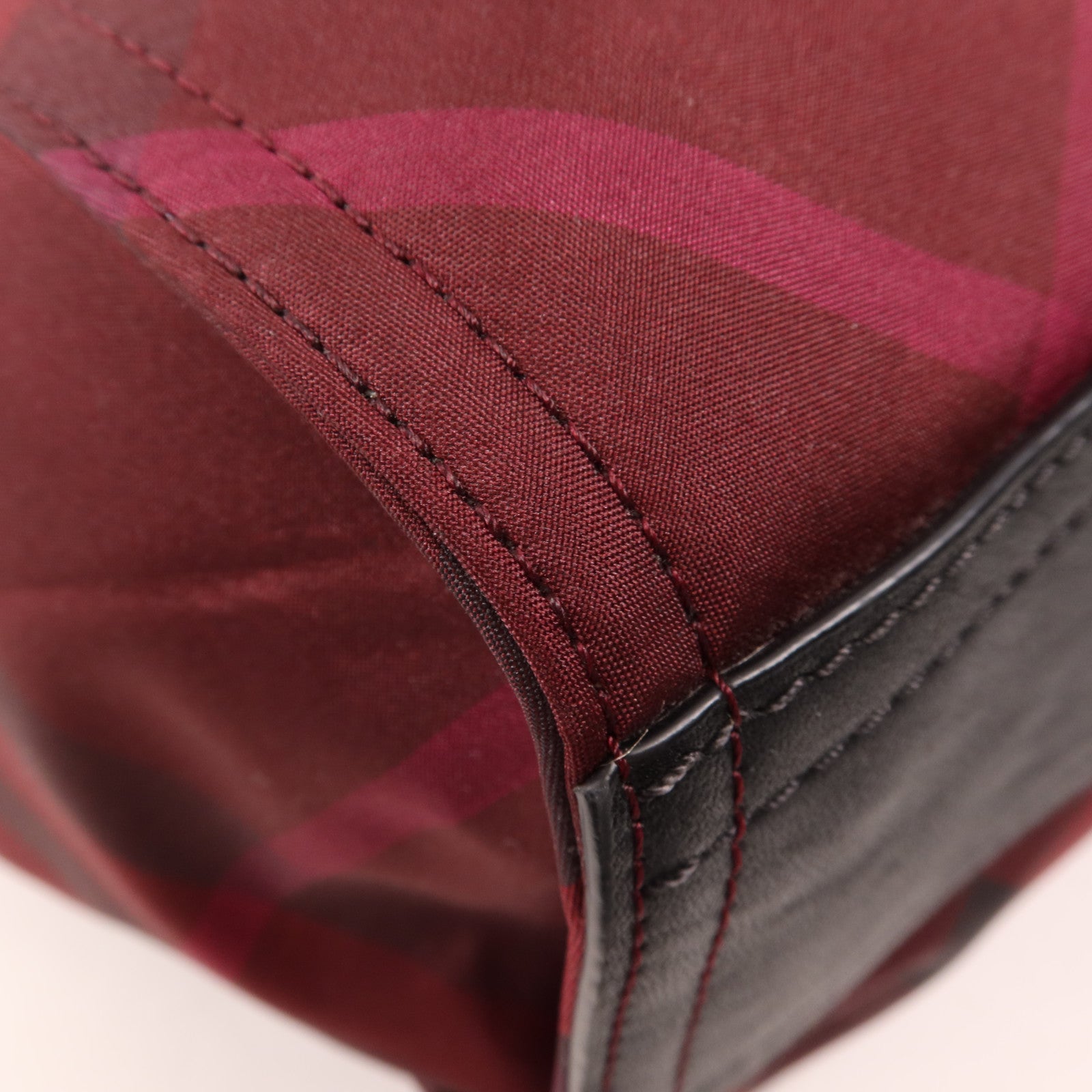 BURBERRY 尼龍/皮革Hand Bag銀扣手挽袋