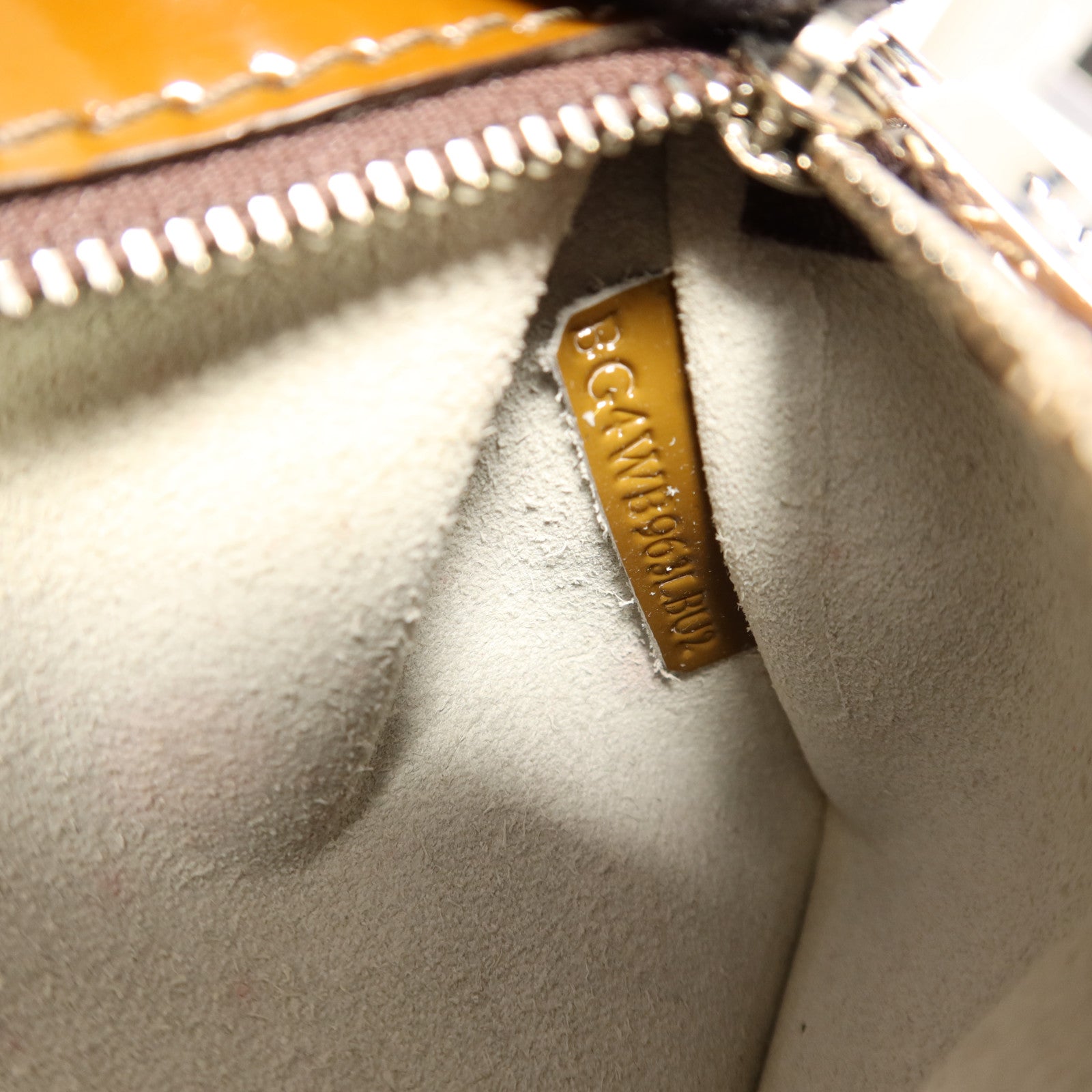 Valentino 牛皮皮革/漆皮皮革Handbag銀扣肩背袋