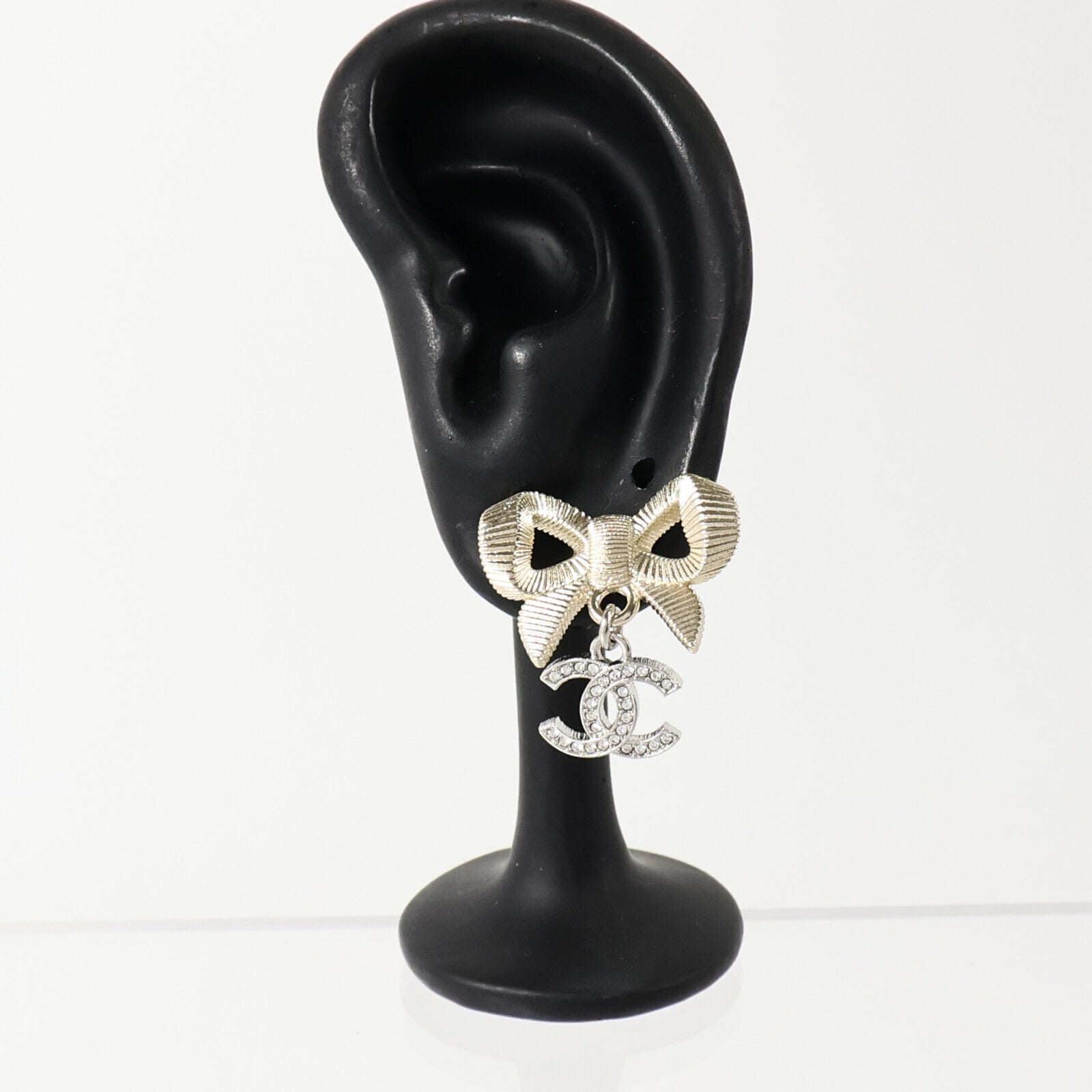 CHANEL 金屬Bow Knot Crystal CC Drop Earrings耳環