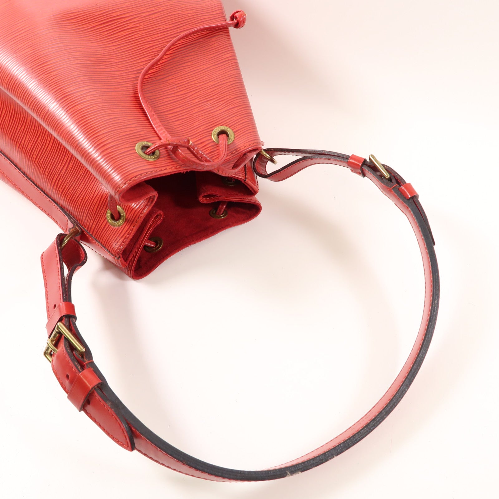LOUIS VUITTON Epi Petit Noe金扣肩背袋紅色