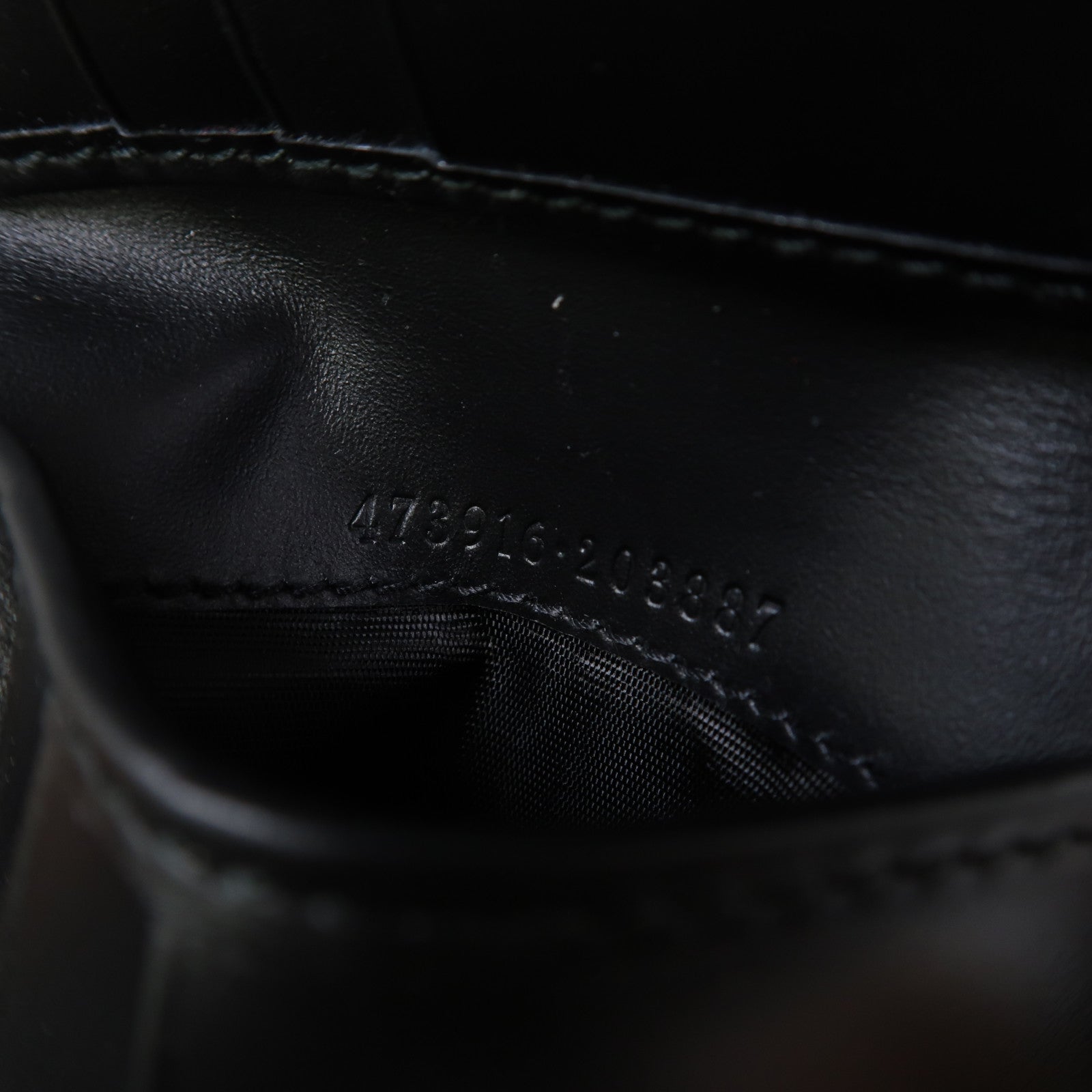 GUCCI 牛皮皮革Signature Fold Wallet銀扣錢包黑色