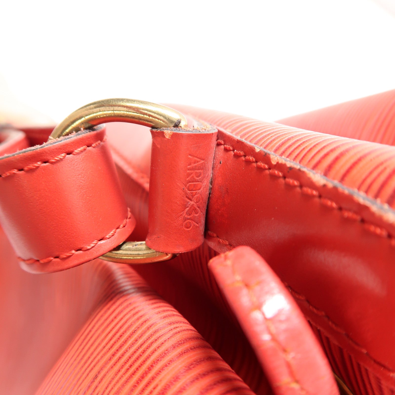 LOUIS VUITTON Epi Petit Noe金扣肩背袋紅色