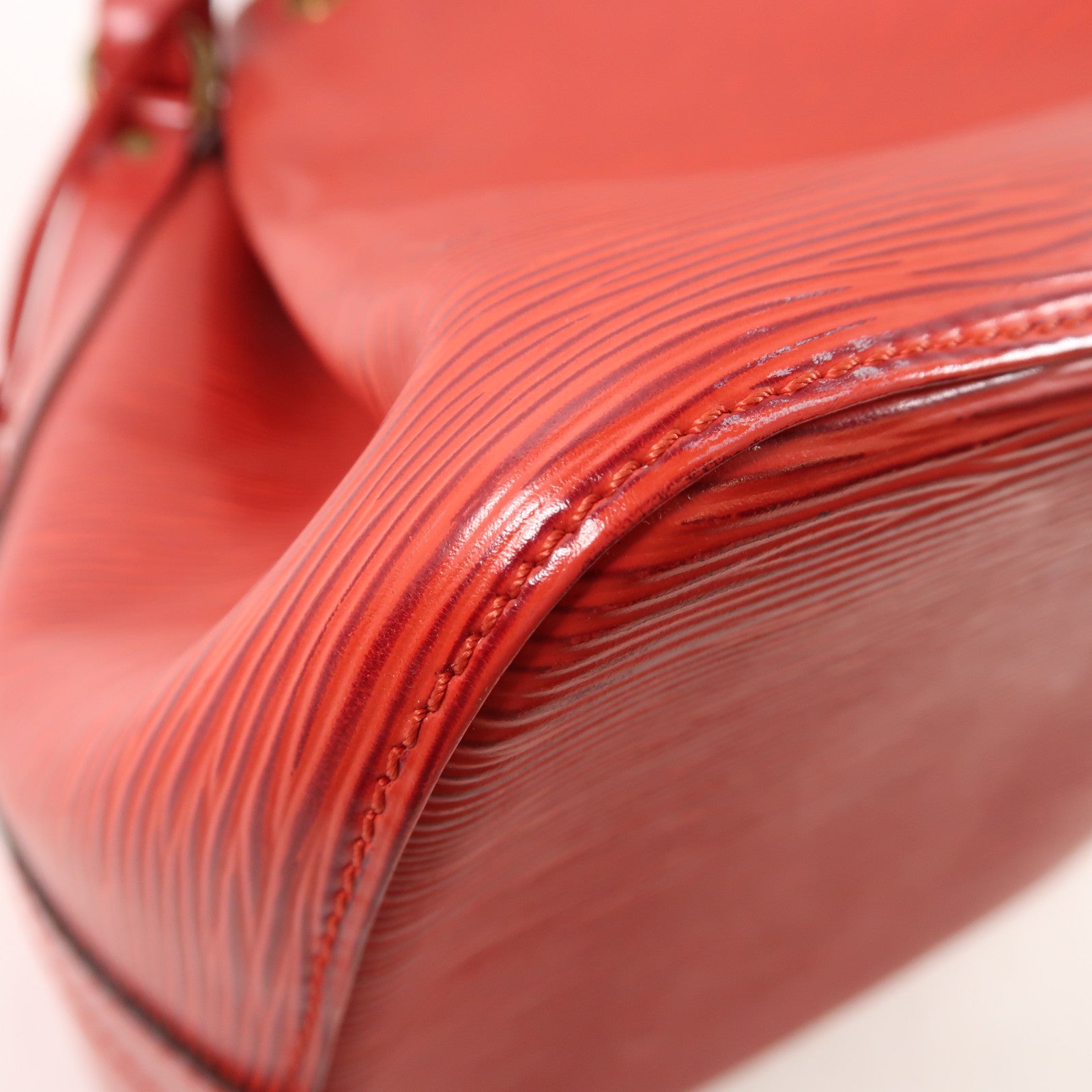 LOUIS VUITTON Epi Petit Noe金扣肩背袋紅色