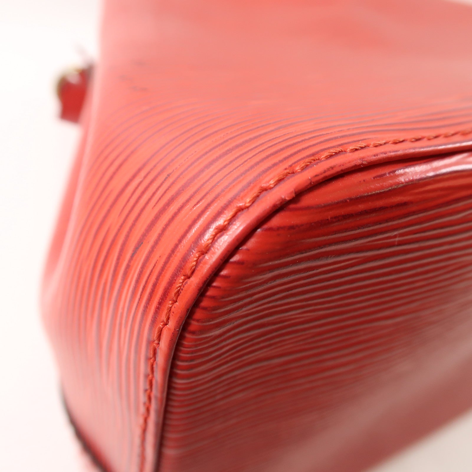 LOUIS VUITTON Epi Petit Noe金扣肩背袋紅色