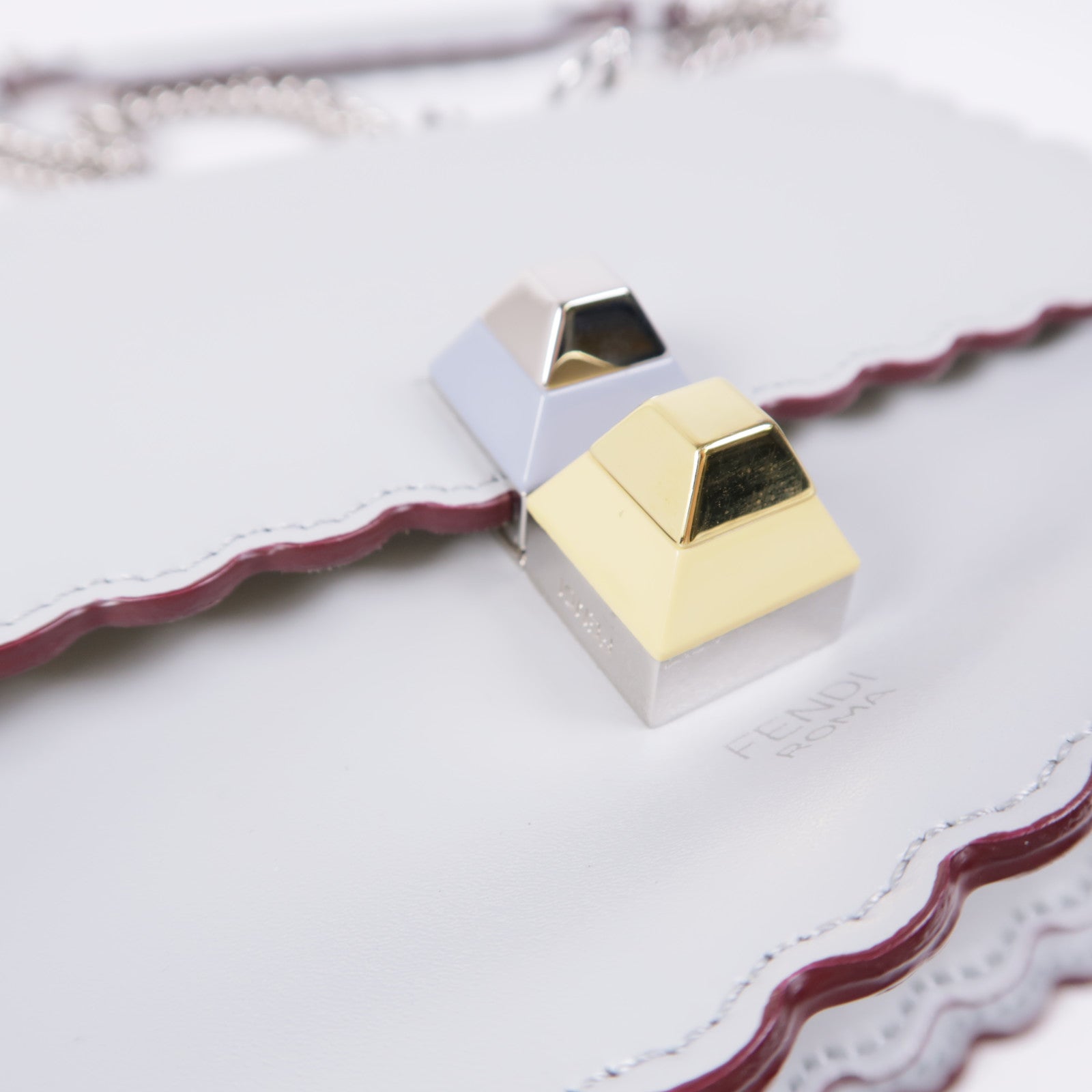 FENDI 【激減優惠】牛皮皮革Chain Shoulder金扣鏈帶肩背袋