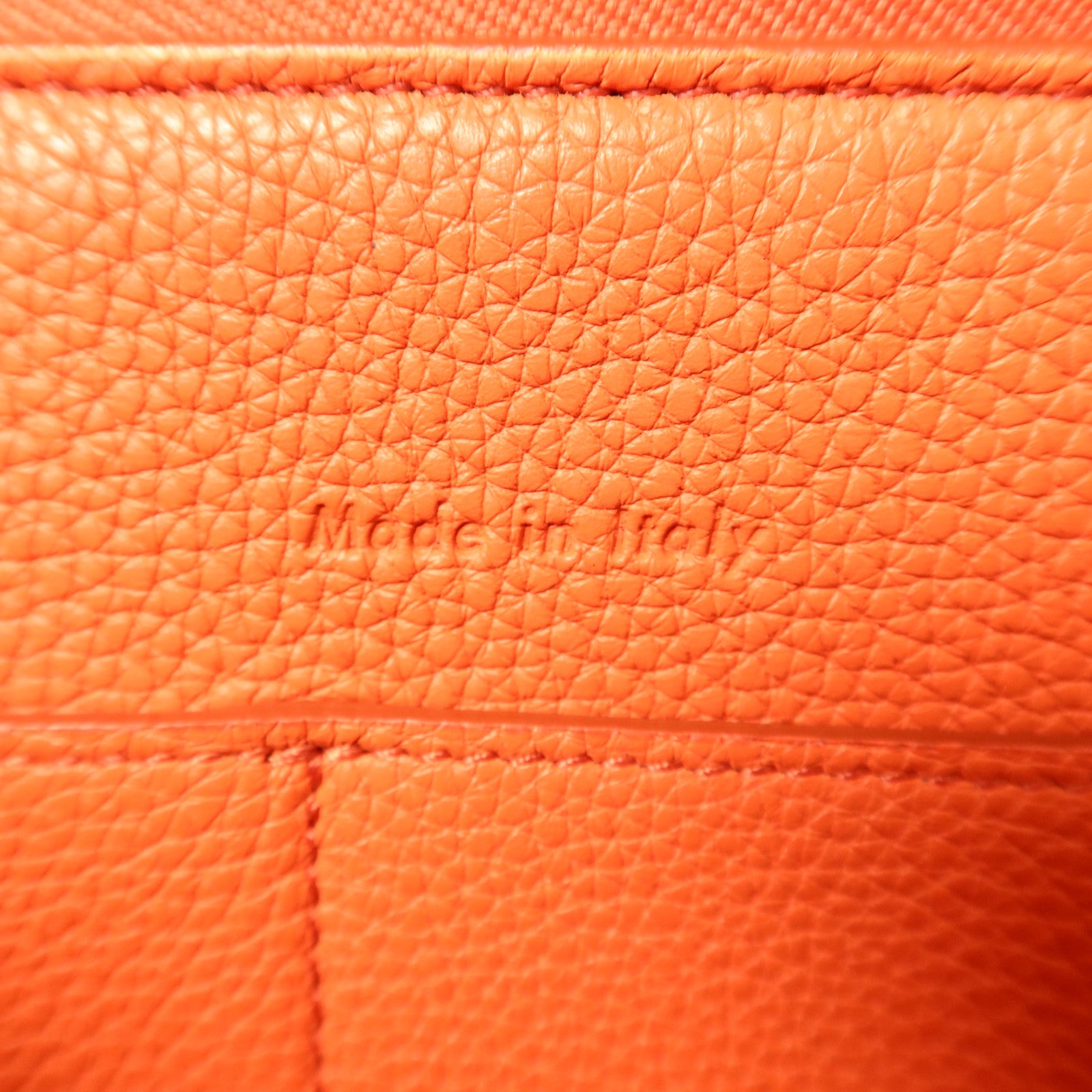 CELINE 牛皮皮革Tri-Fold金扣肩背袋