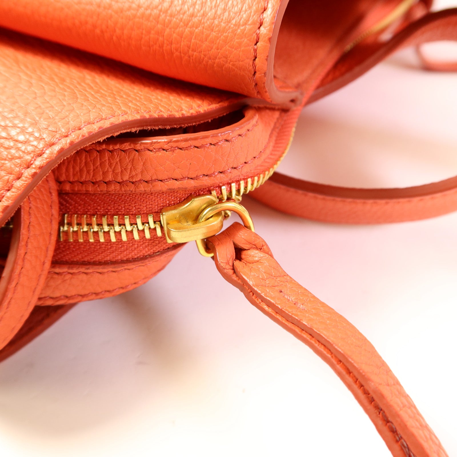 CELINE 牛皮皮革Tri-Fold金扣肩背袋