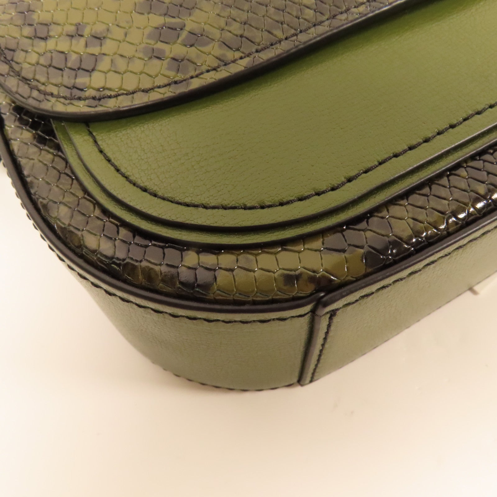 MARC JACOBS 牛皮皮革Shoulder Bag銀扣肩背袋