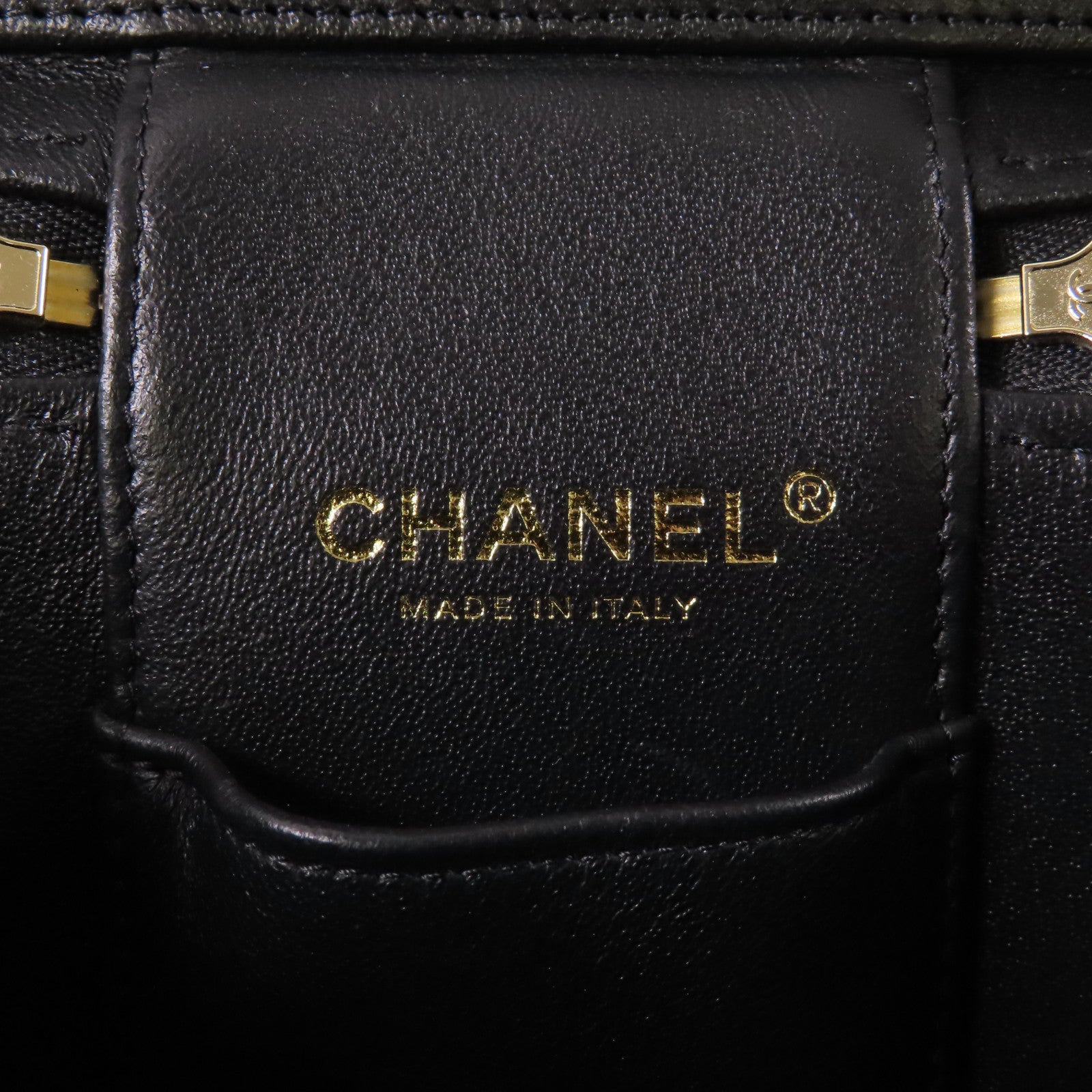 CHANEL 羊皮皮革Vanity Case金扣鏈帶手挽肩背兩用袋