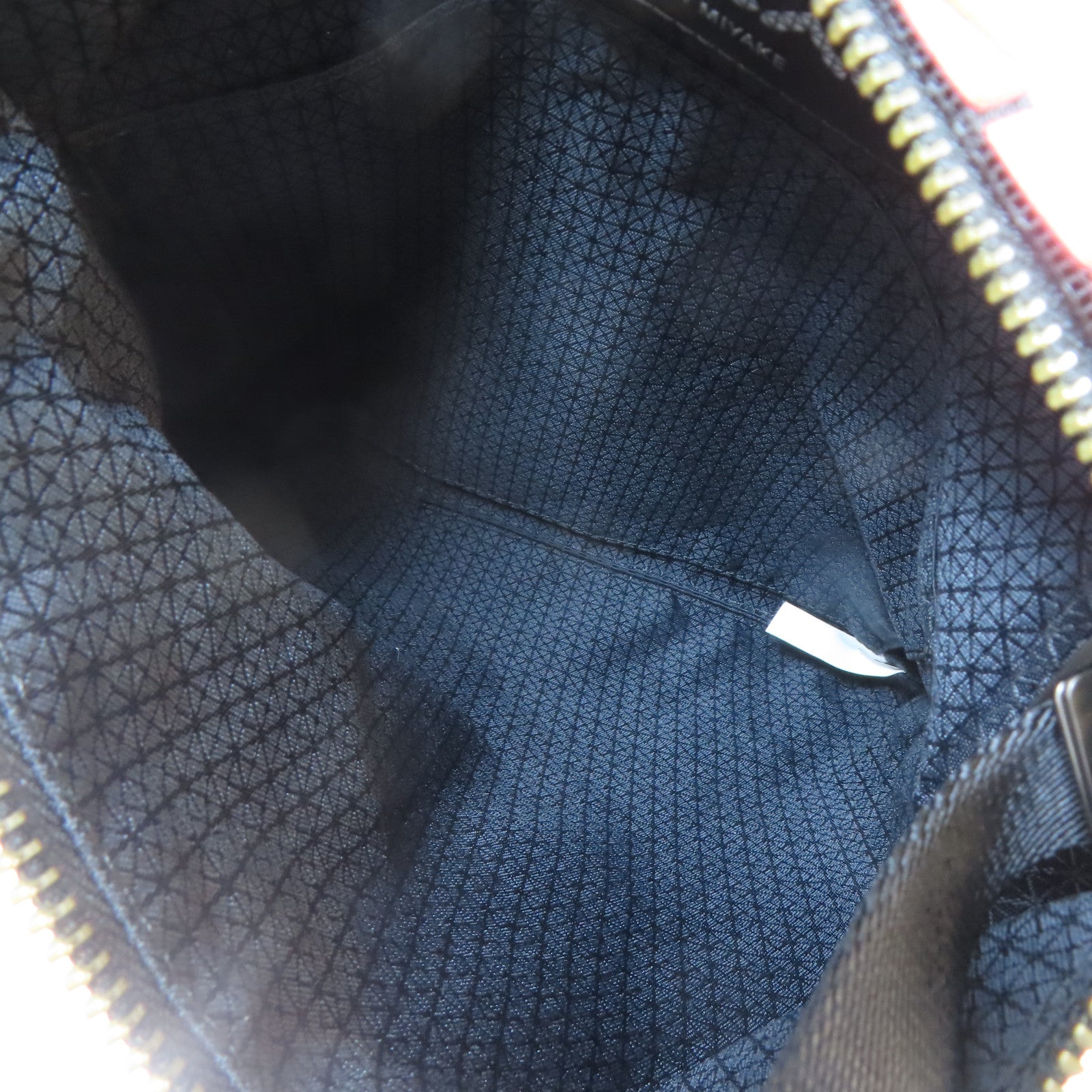 BAOBAO ISSEYMIYAKE 塗層帆布Cross Carry Bag黑扣肩背袋橙紅色