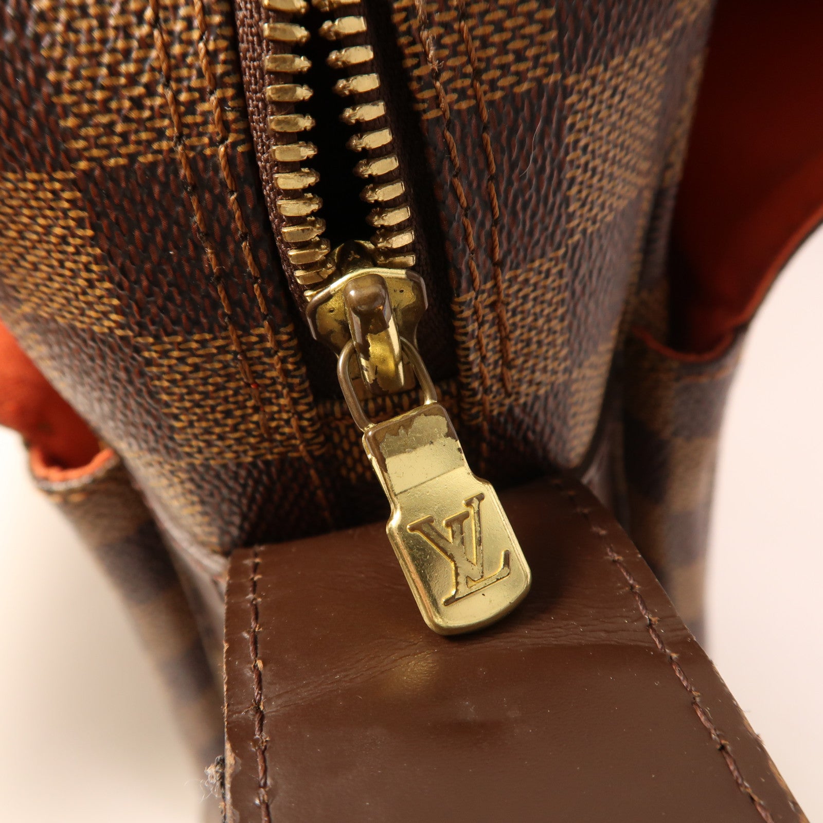 LOUIS VUITTON Damier Naviglio金扣肩背袋