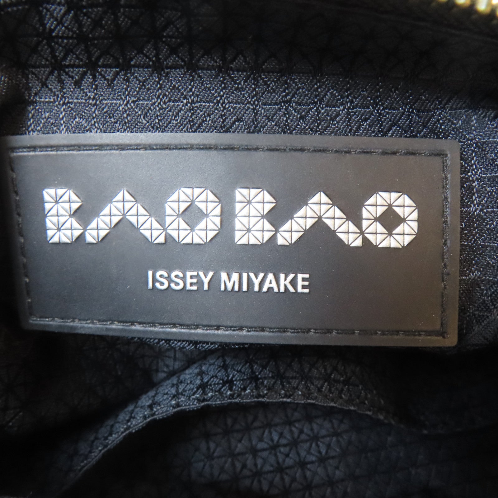 BAOBAO ISSEYMIYAKE 塗層帆布Cross Carry Bag黑扣肩背袋橙紅色