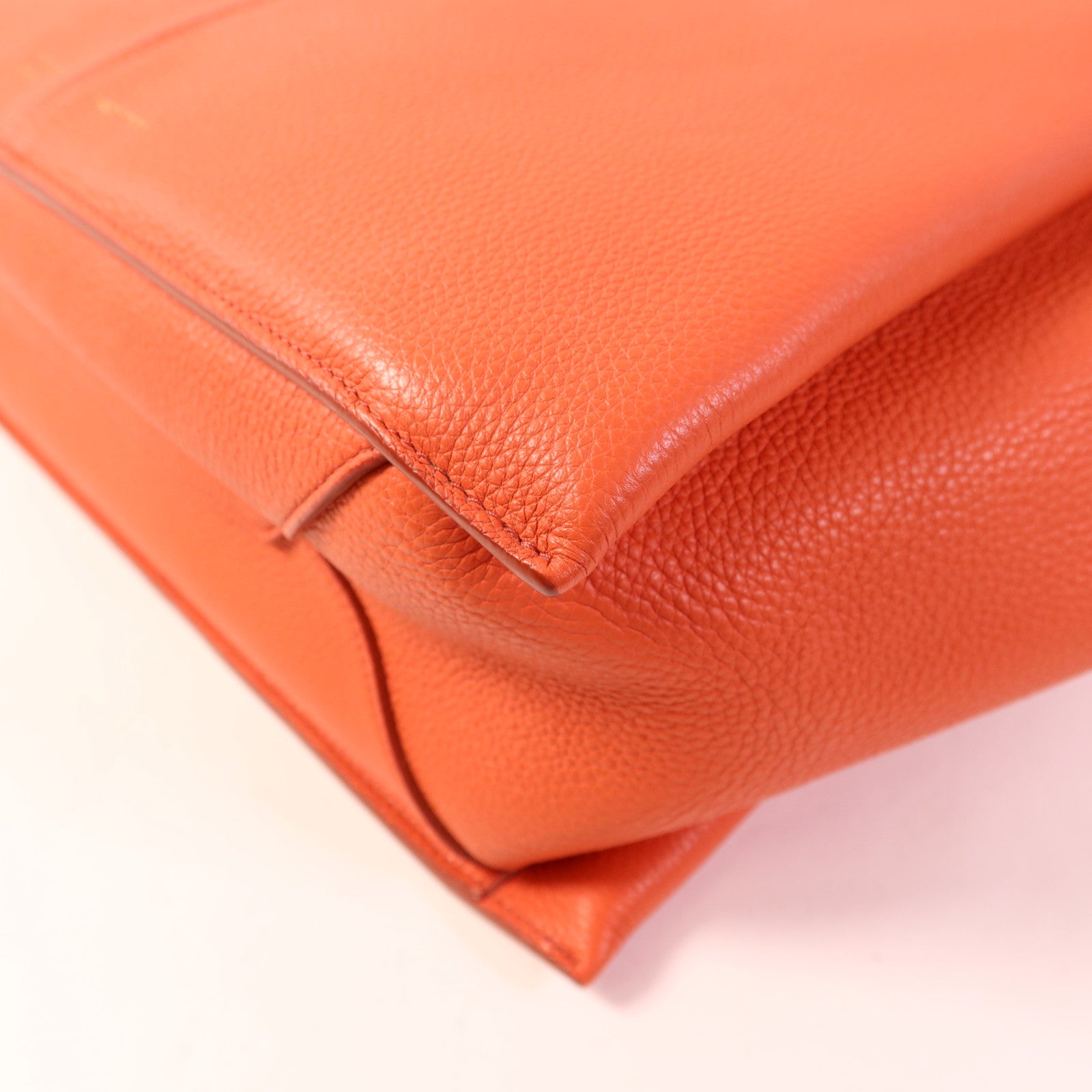 CELINE 牛皮皮革Tri-Fold金扣肩背袋