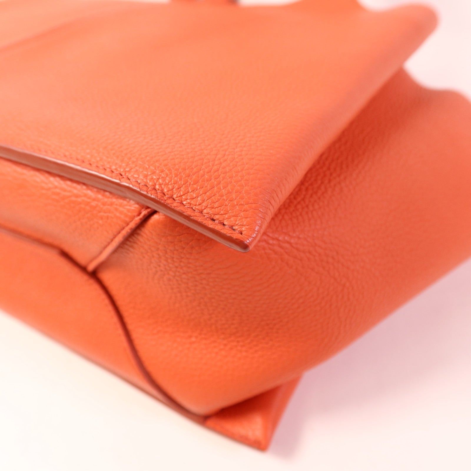 CELINE 牛皮皮革Tri-Fold金扣肩背袋