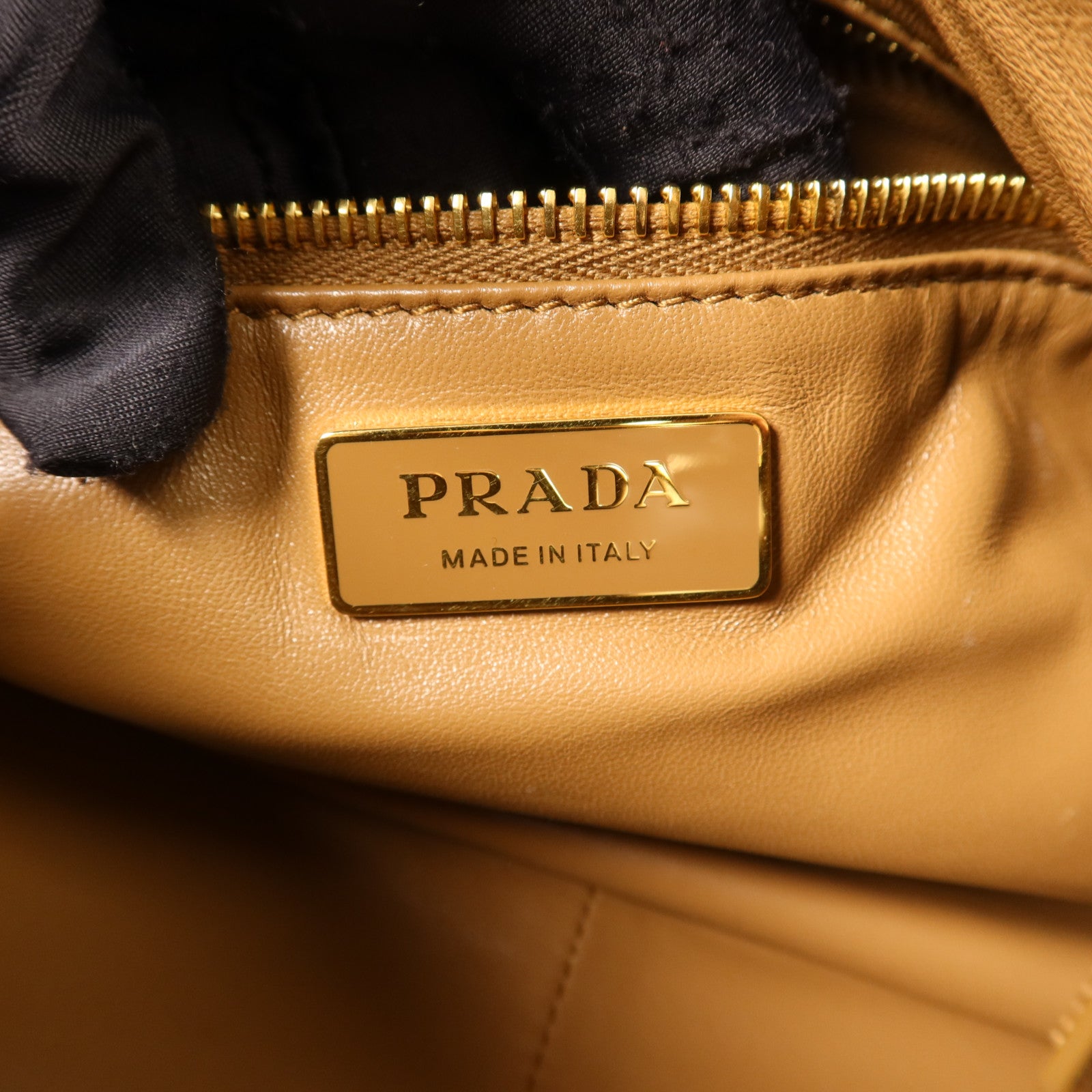 PRADA 牛皮皮革Aimee金扣肩背袋