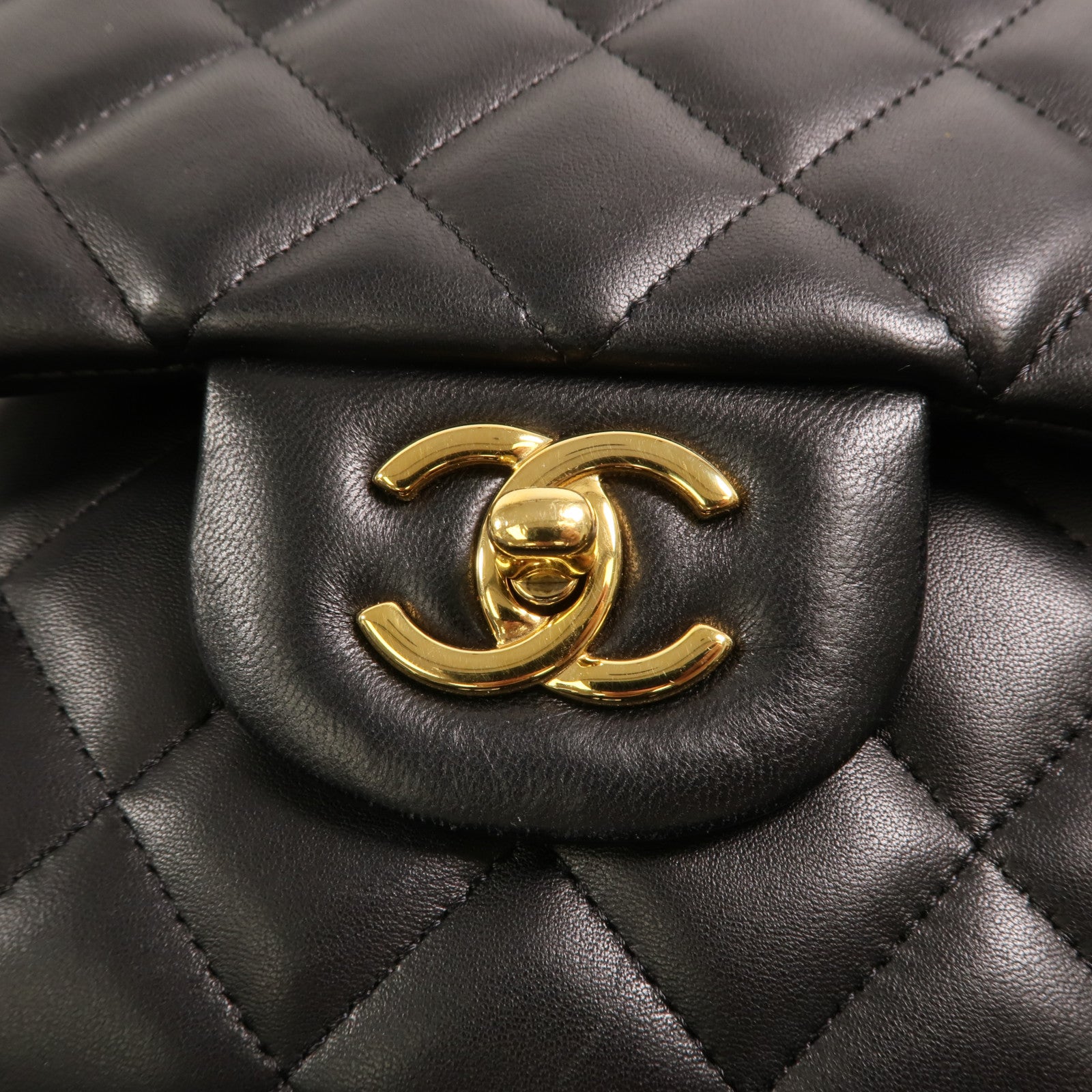 CHANEL 羊皮皮革Classic Jumbo鏈帶肩背袋