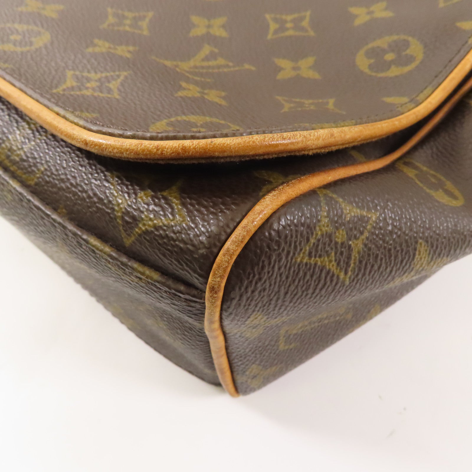 LOUIS VUITTON Monogram Abbesses金扣肩背袋