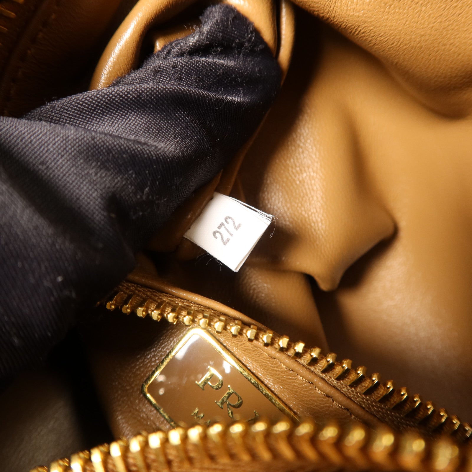 PRADA 牛皮皮革Aimee金扣肩背袋